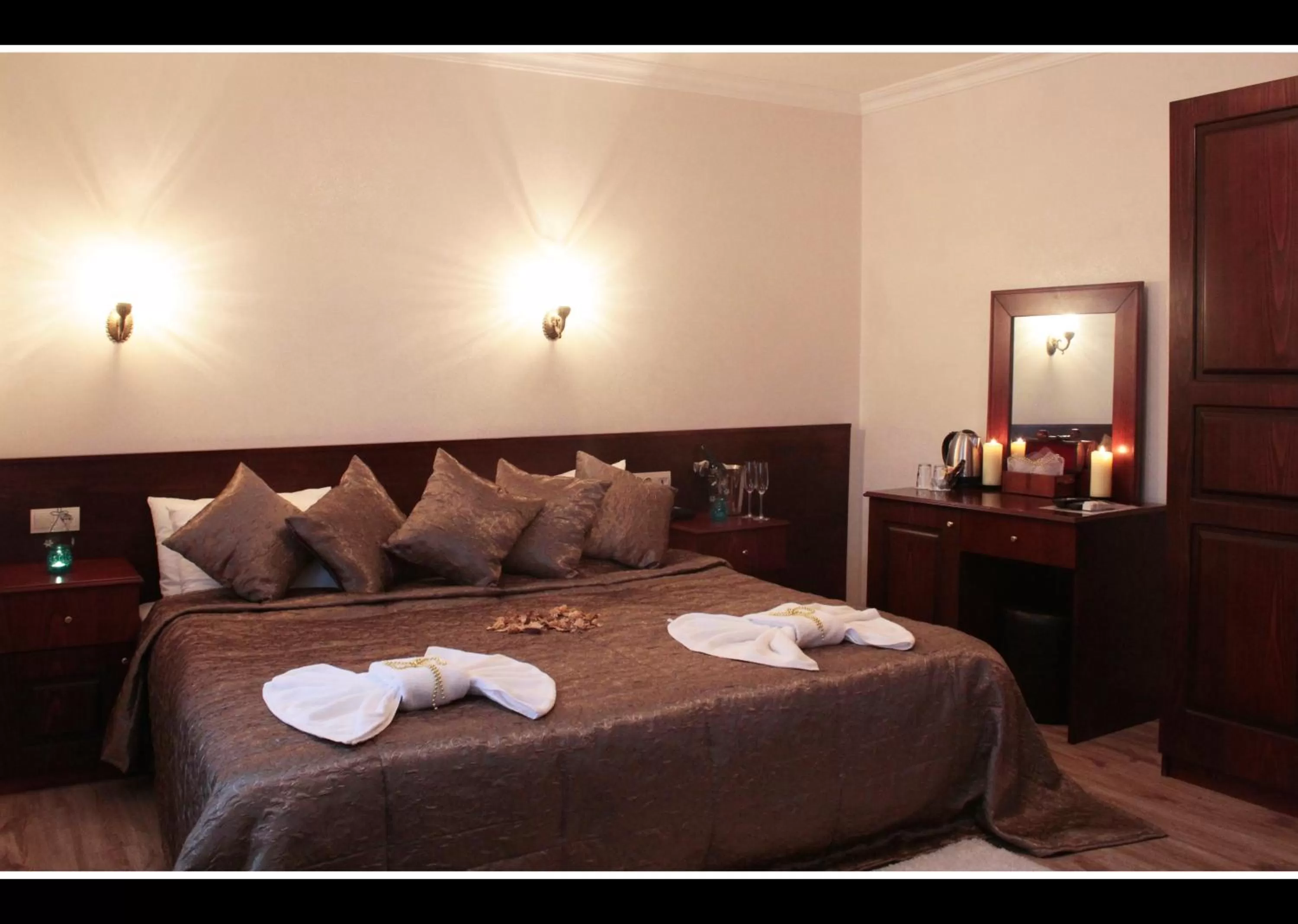 Photo of the whole room, Bed in Sultanahmet Cesme Hotel