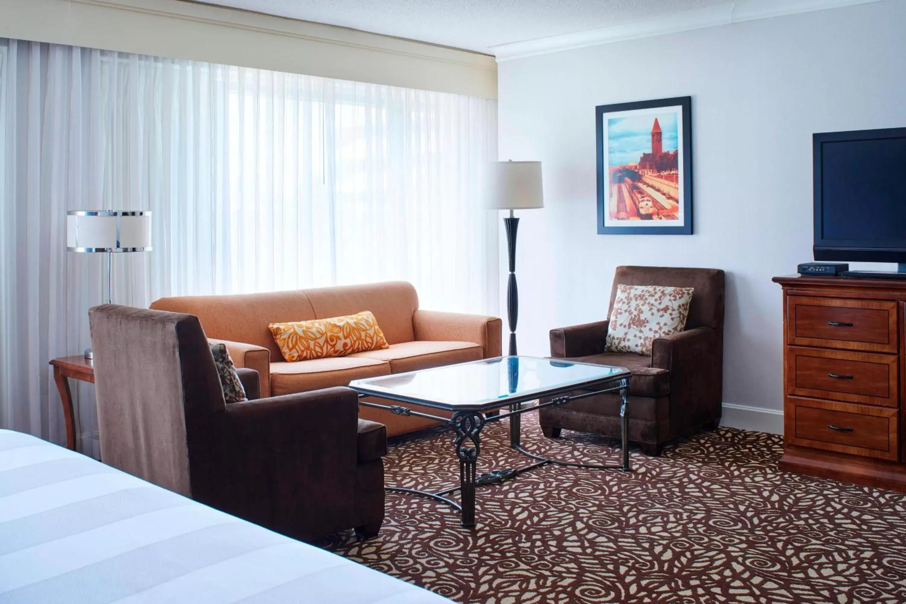 Living room, Seating Area in Milwaukee Marriott West