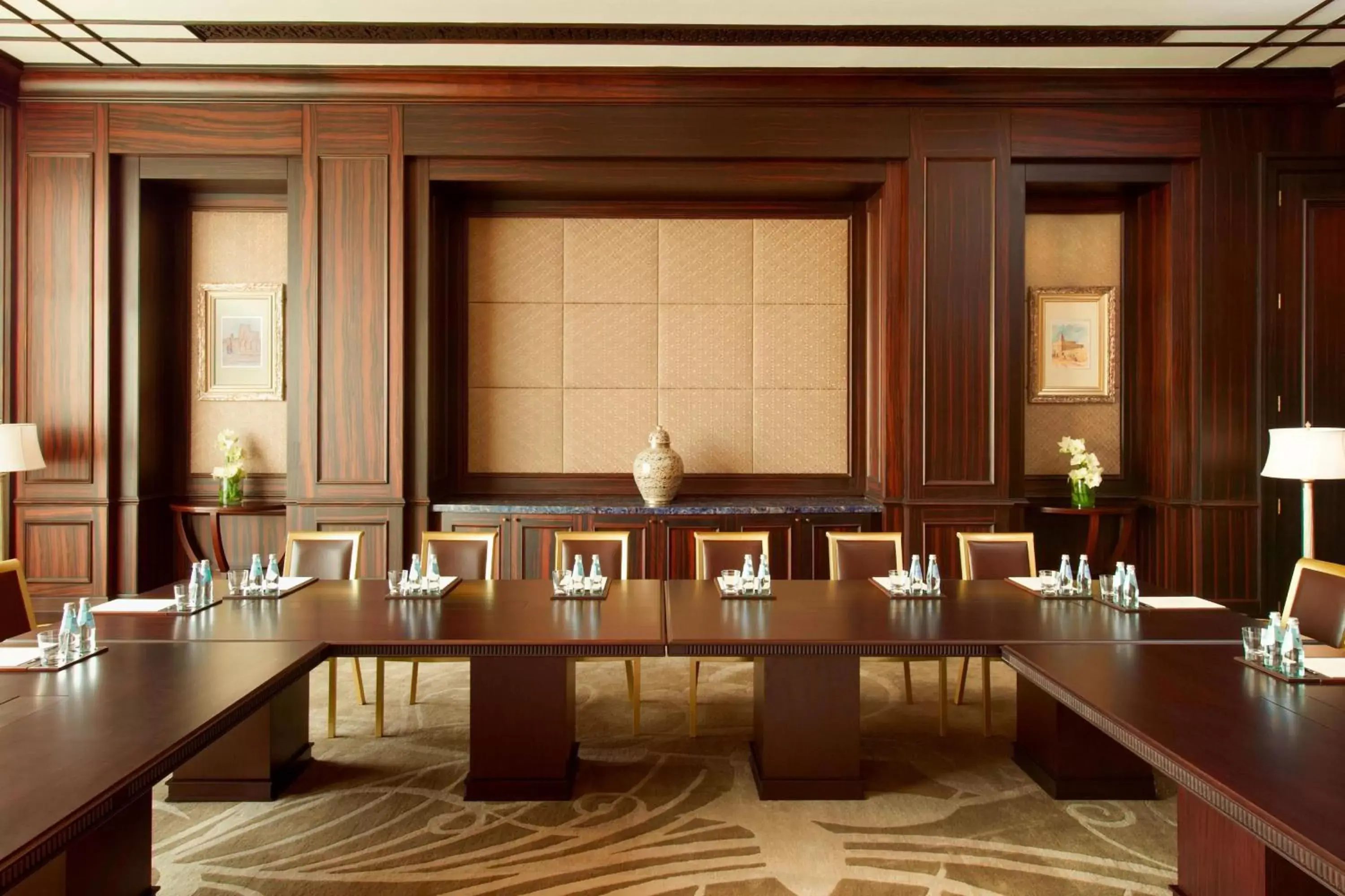 Meeting/conference room, Restaurant/Places to Eat in The St. Regis Abu Dhabi