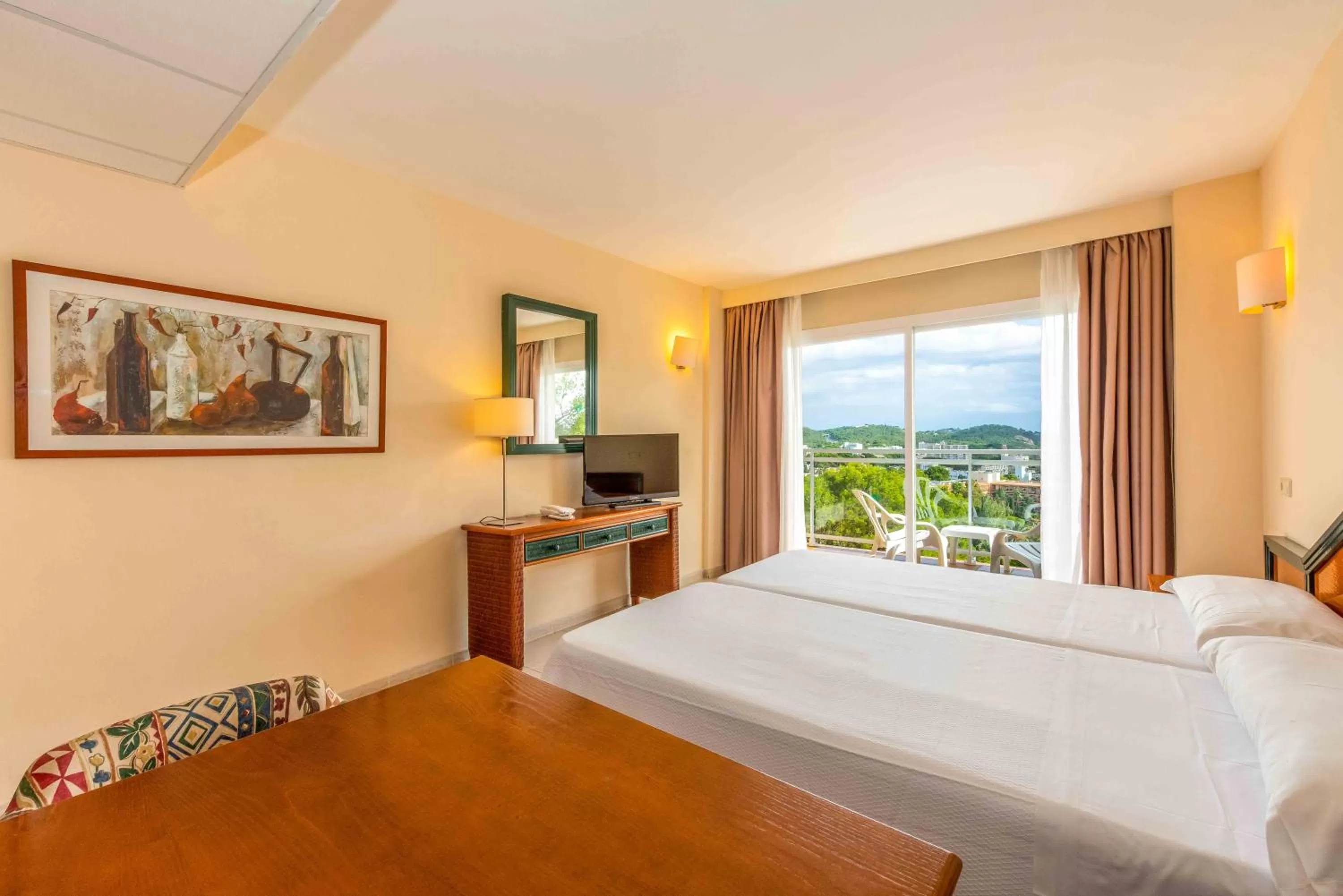 Photo of the whole room, Bed in Valentin Grand Park Suite Hotel