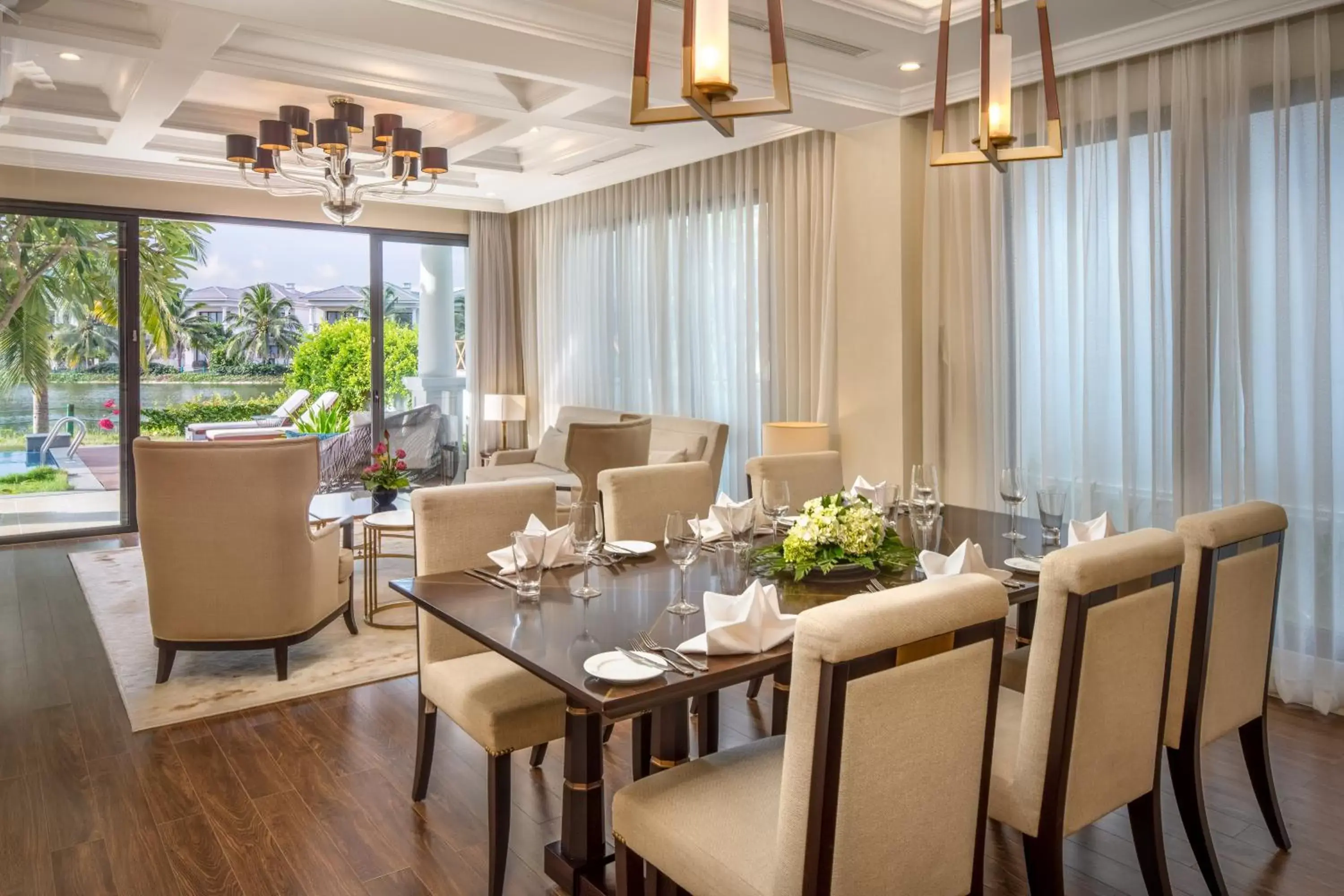 Living room, Restaurant/Places to Eat in Meliá Vinpearl Cam Ranh Beach Resort