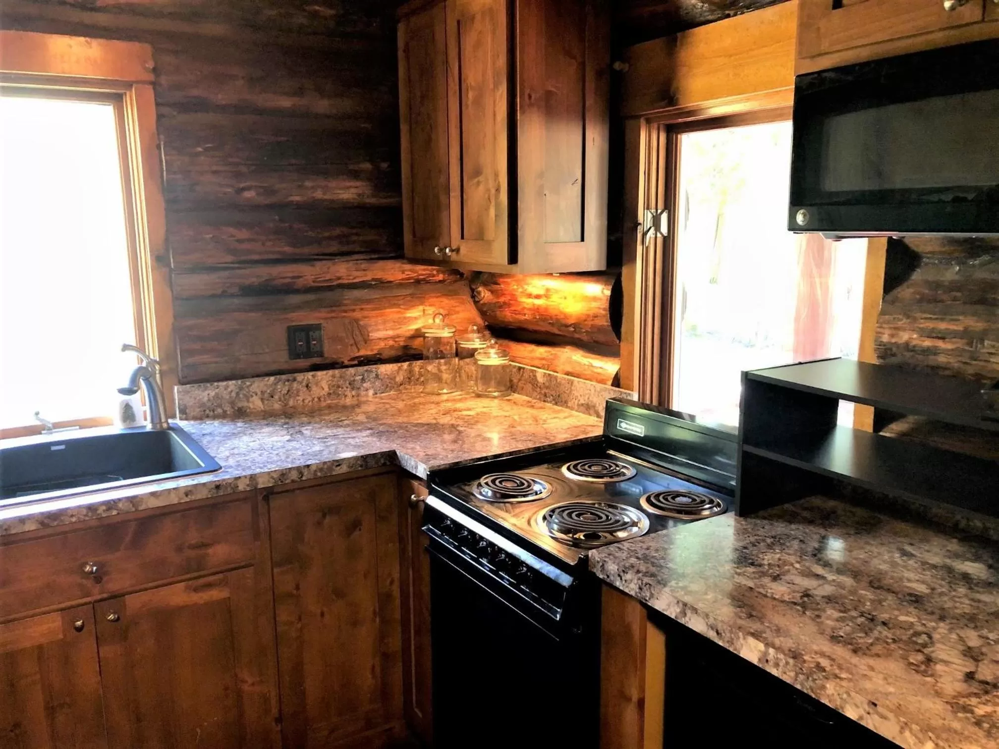 Kitchen or kitchenette in Drummond Island Resort