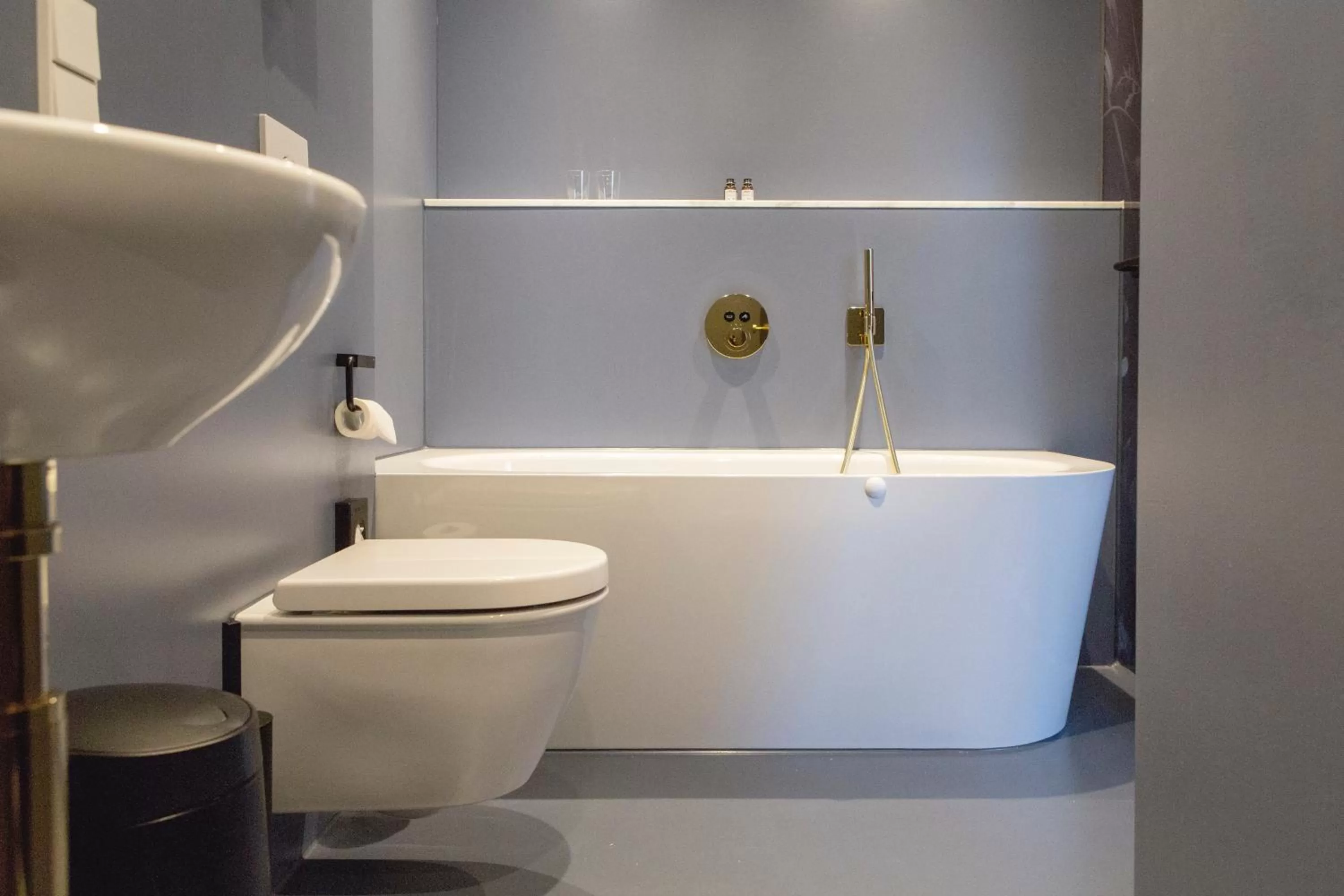 Bathroom in The Fritz Düsseldorf Königsallee