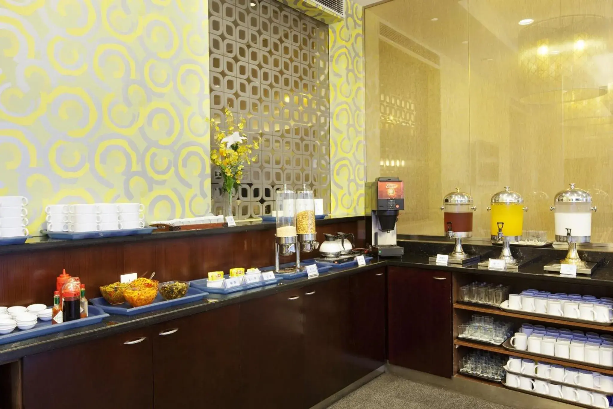 Restaurant/Places to Eat in Holiday Inn Express Shanghai Putuo, an IHG Hotel