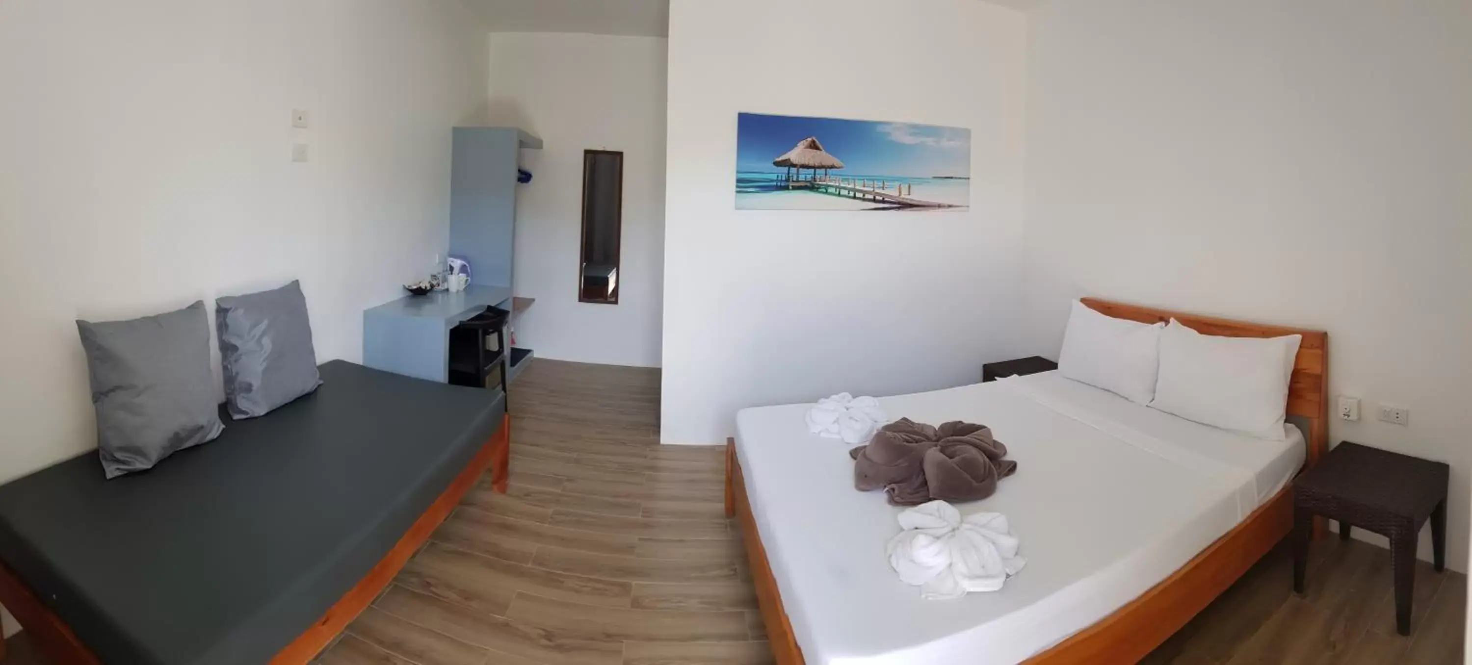 Photo of the whole room, Bed in Positano Alona Beach Panglao