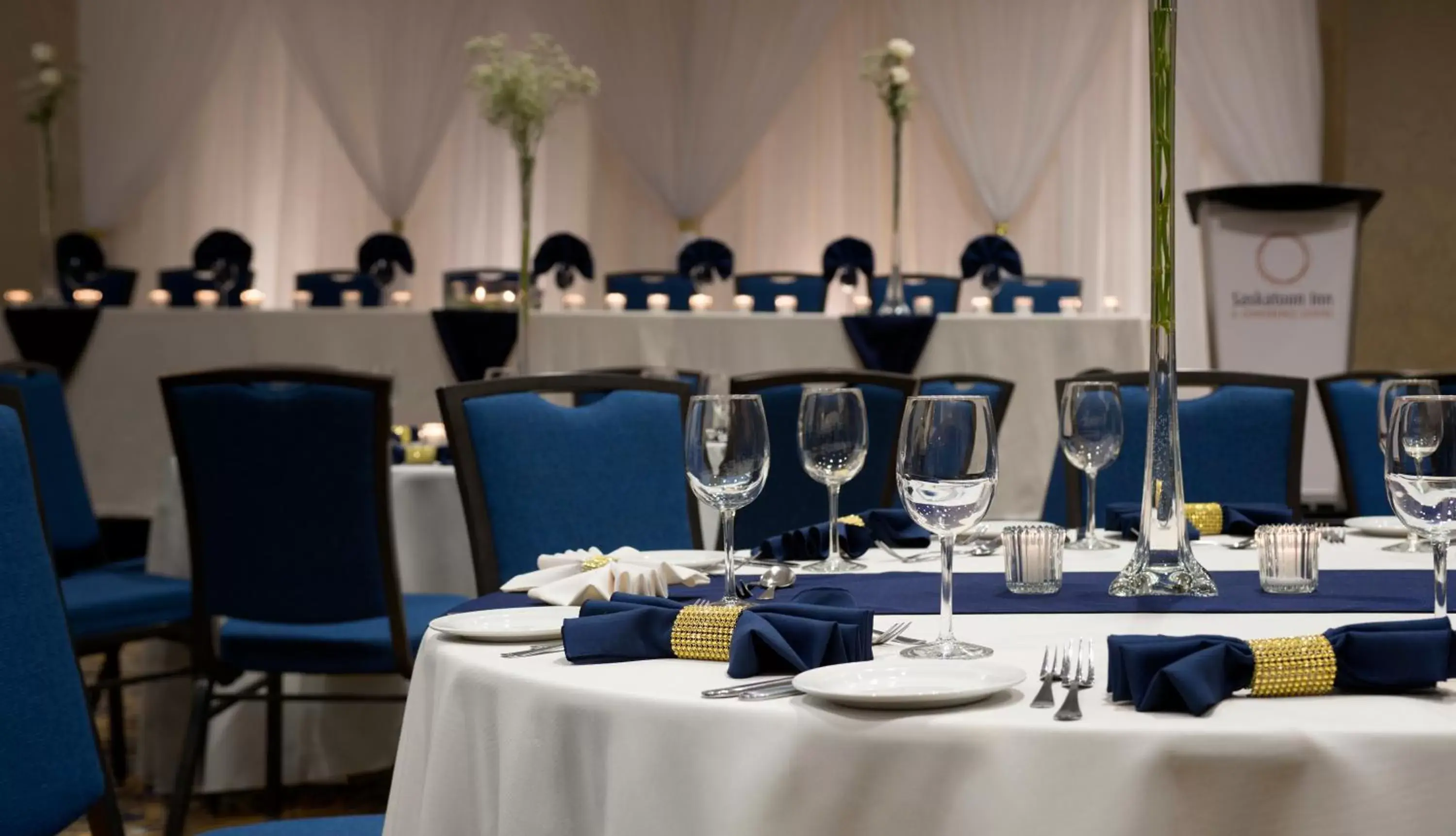 Banquet/Function facilities, Restaurant/Places to Eat in Saskatoon Inn & Conference Centre