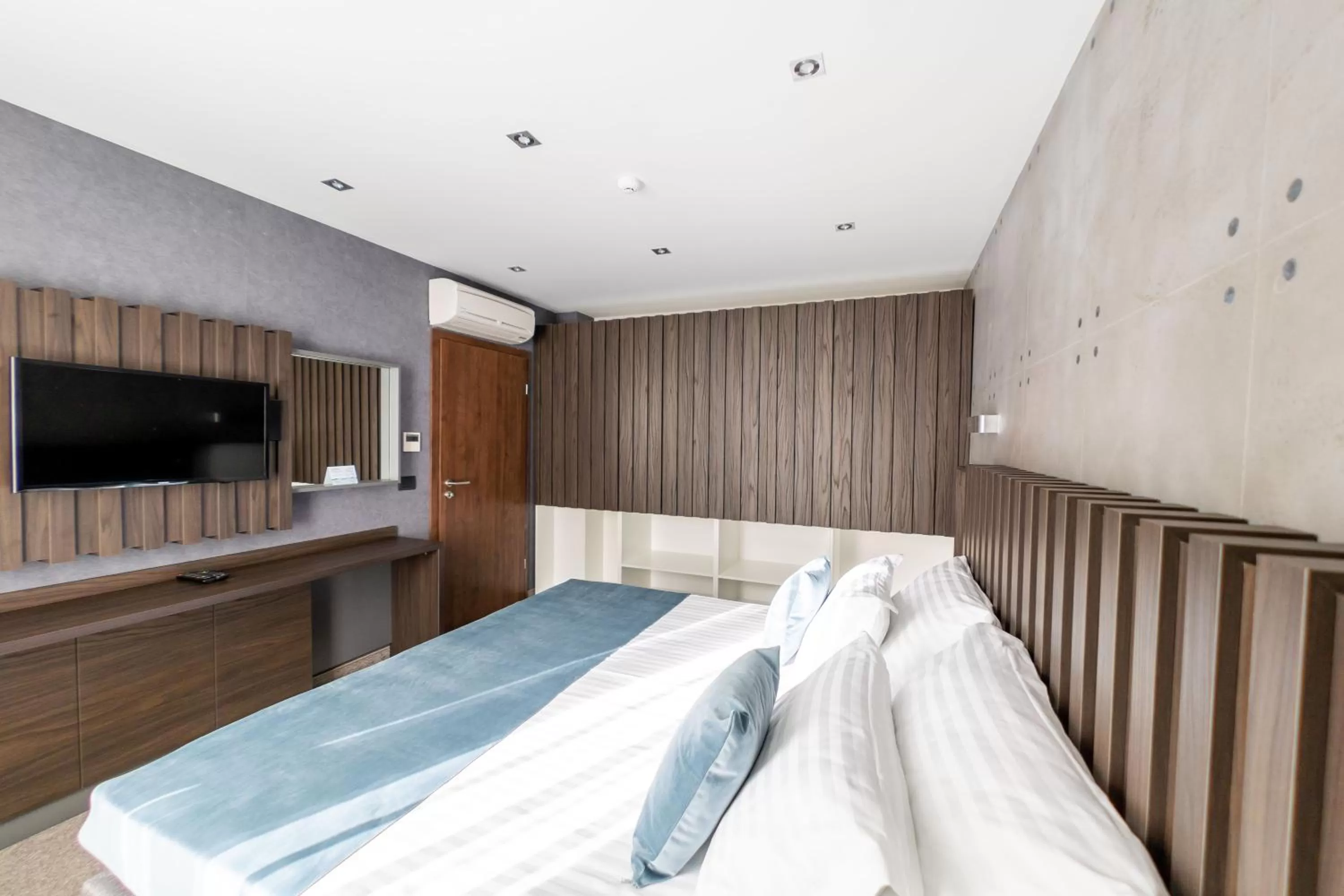 Photo of the whole room, Bed in 103 Degrees Hotel & Spa