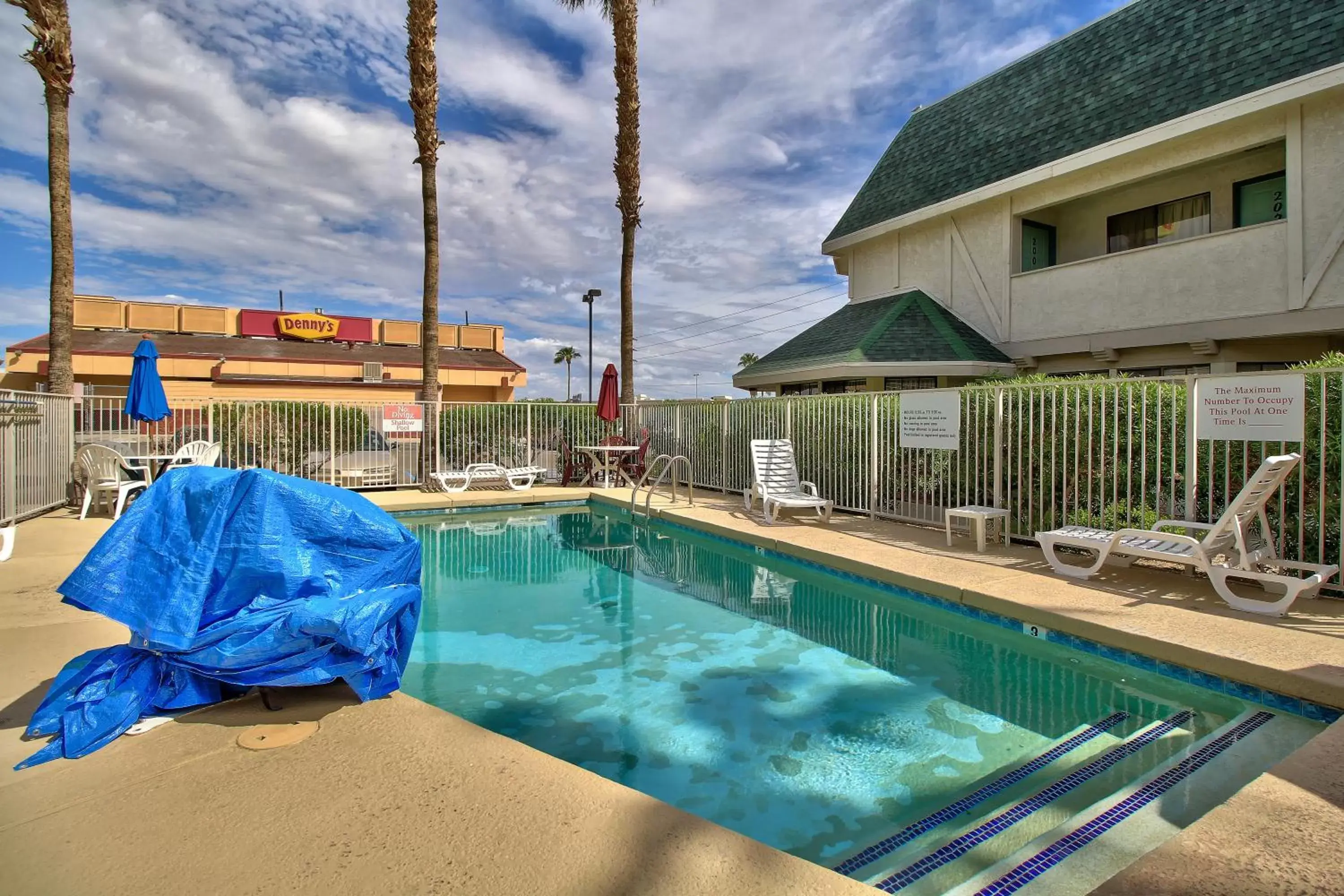 Swimming Pool in Motel 6-Yuma, AZ - East