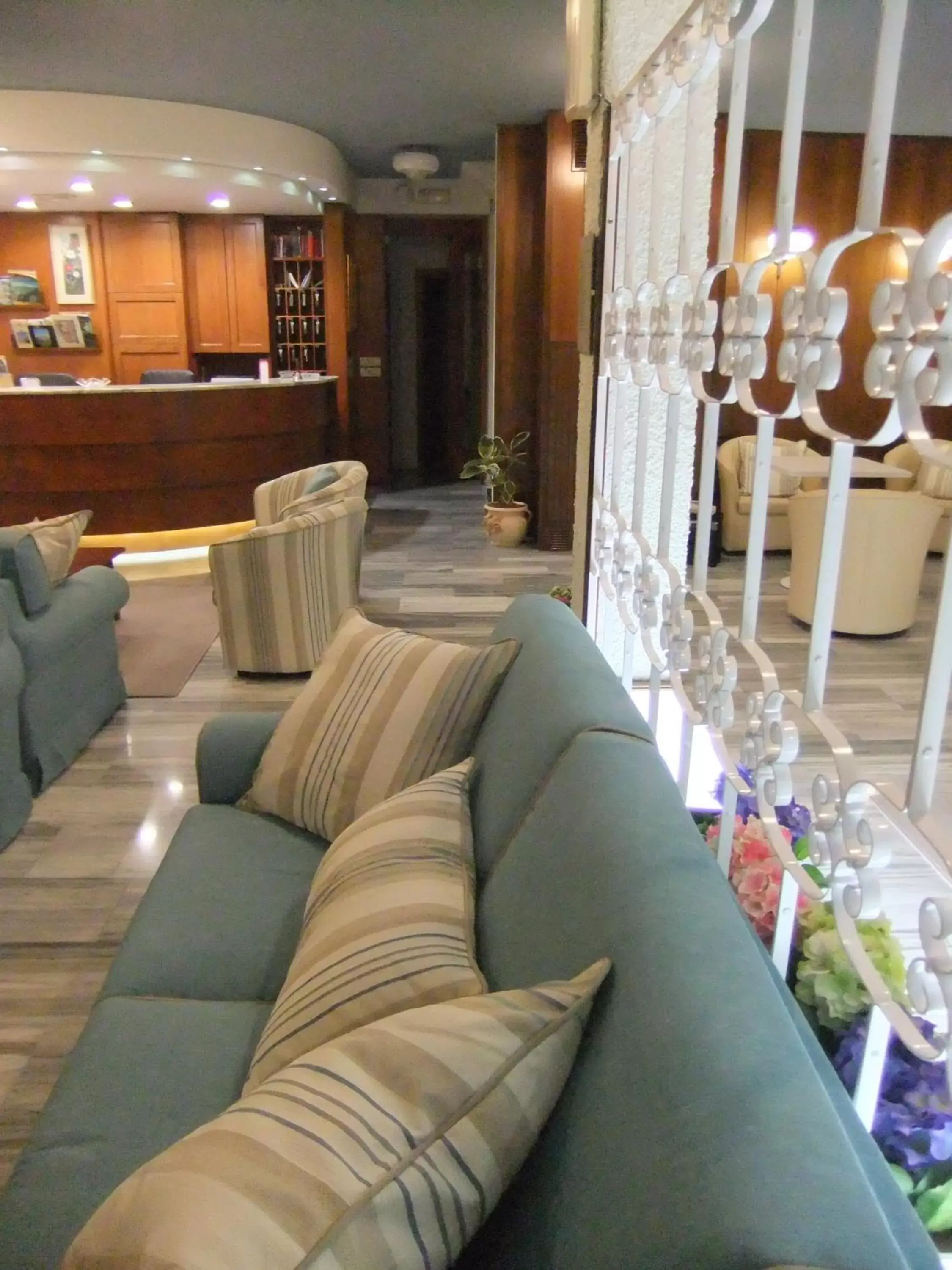 Communal lounge/ TV room, Seating Area in Hotel Giulio Cesare