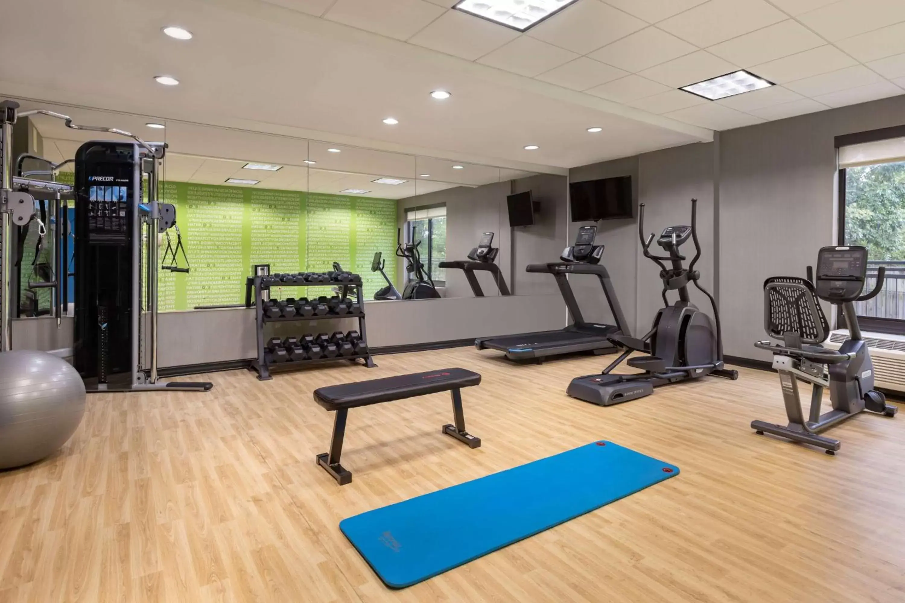 Fitness centre/facilities, Fitness Center/Facilities in La Quinta by Wyndham Newark - Elkton