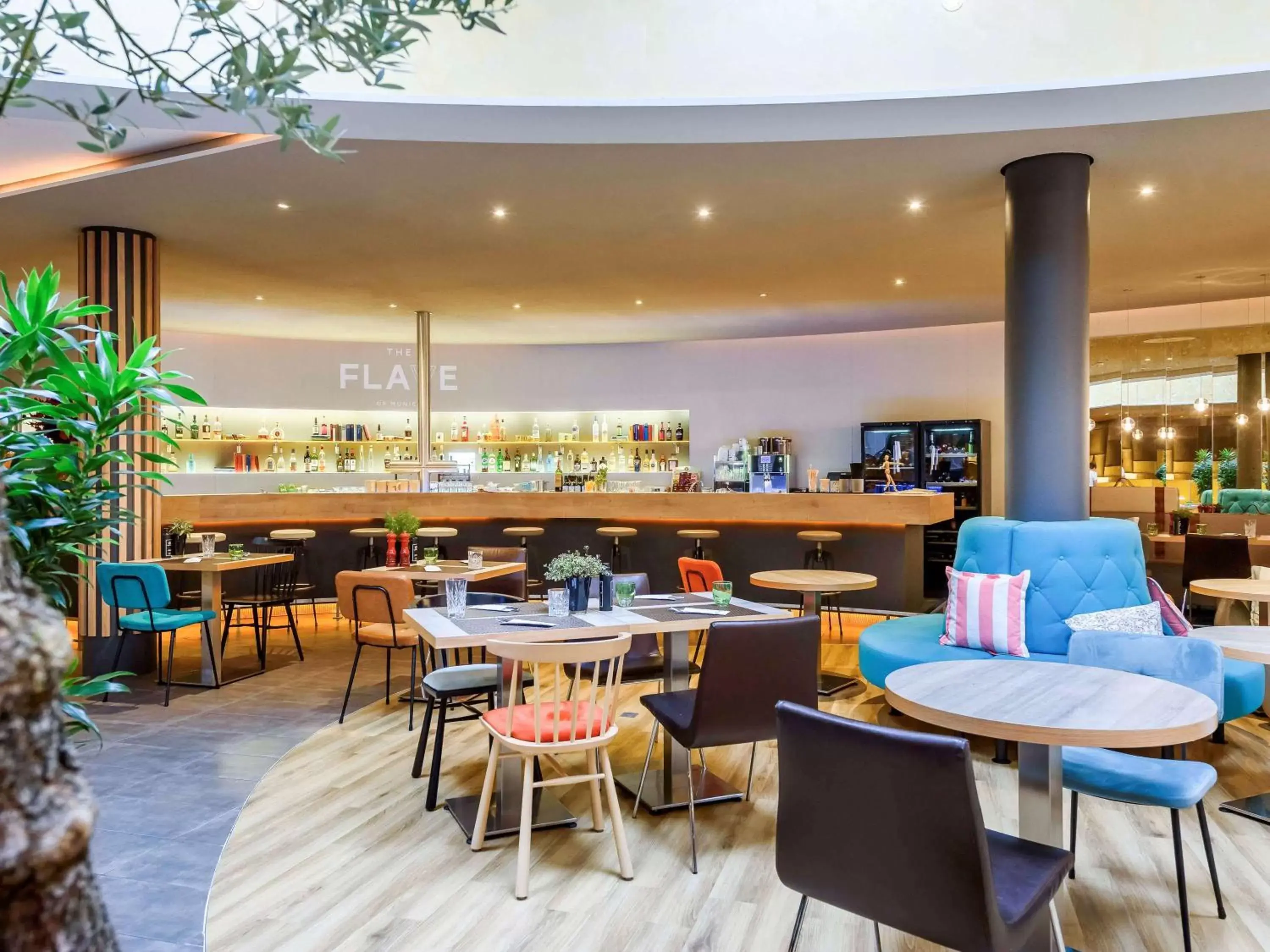 Lounge or bar, Restaurant/Places to Eat in Novotel München Airport