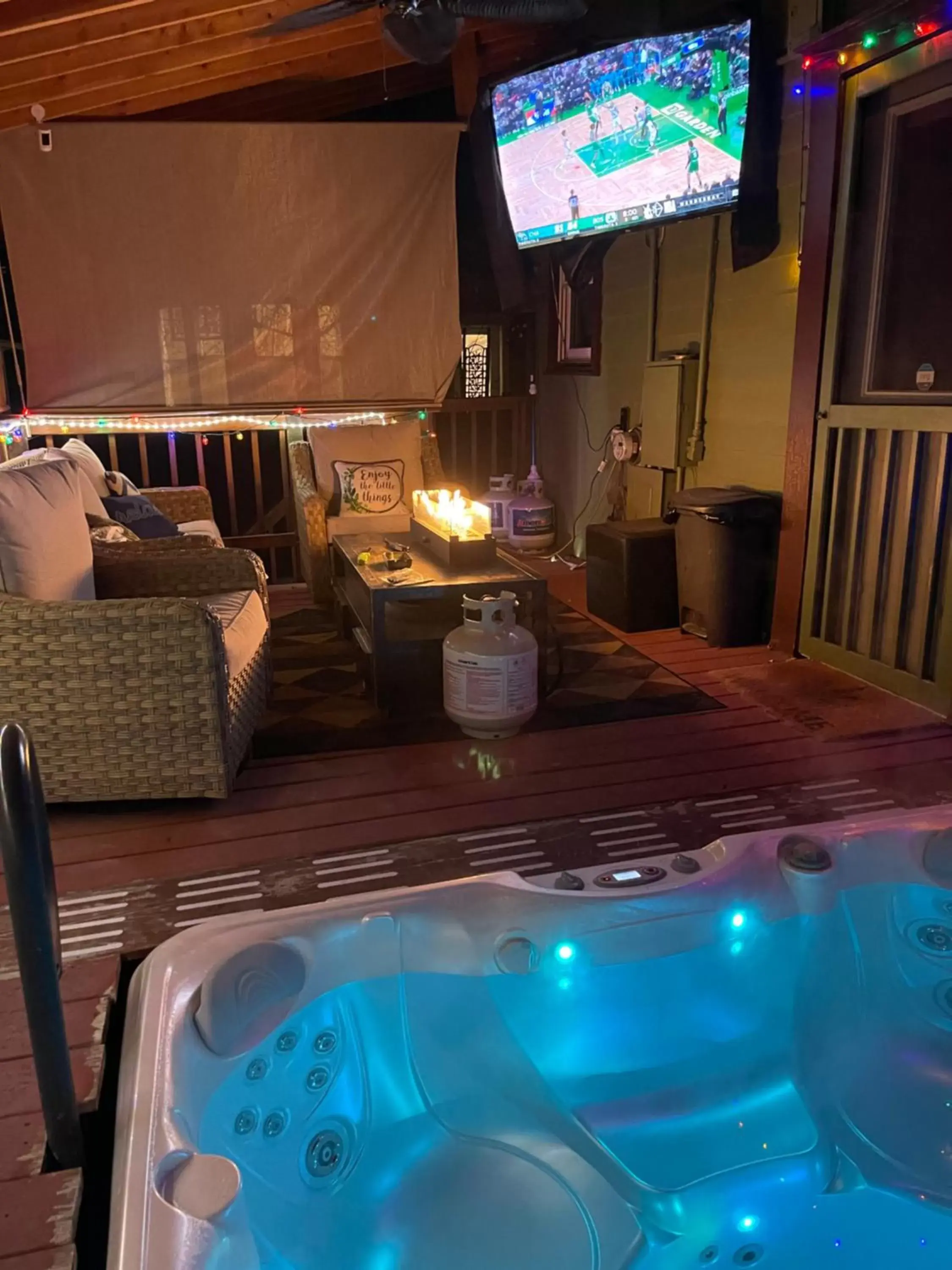 Patio in Downtown B&B with Jacuzzi
