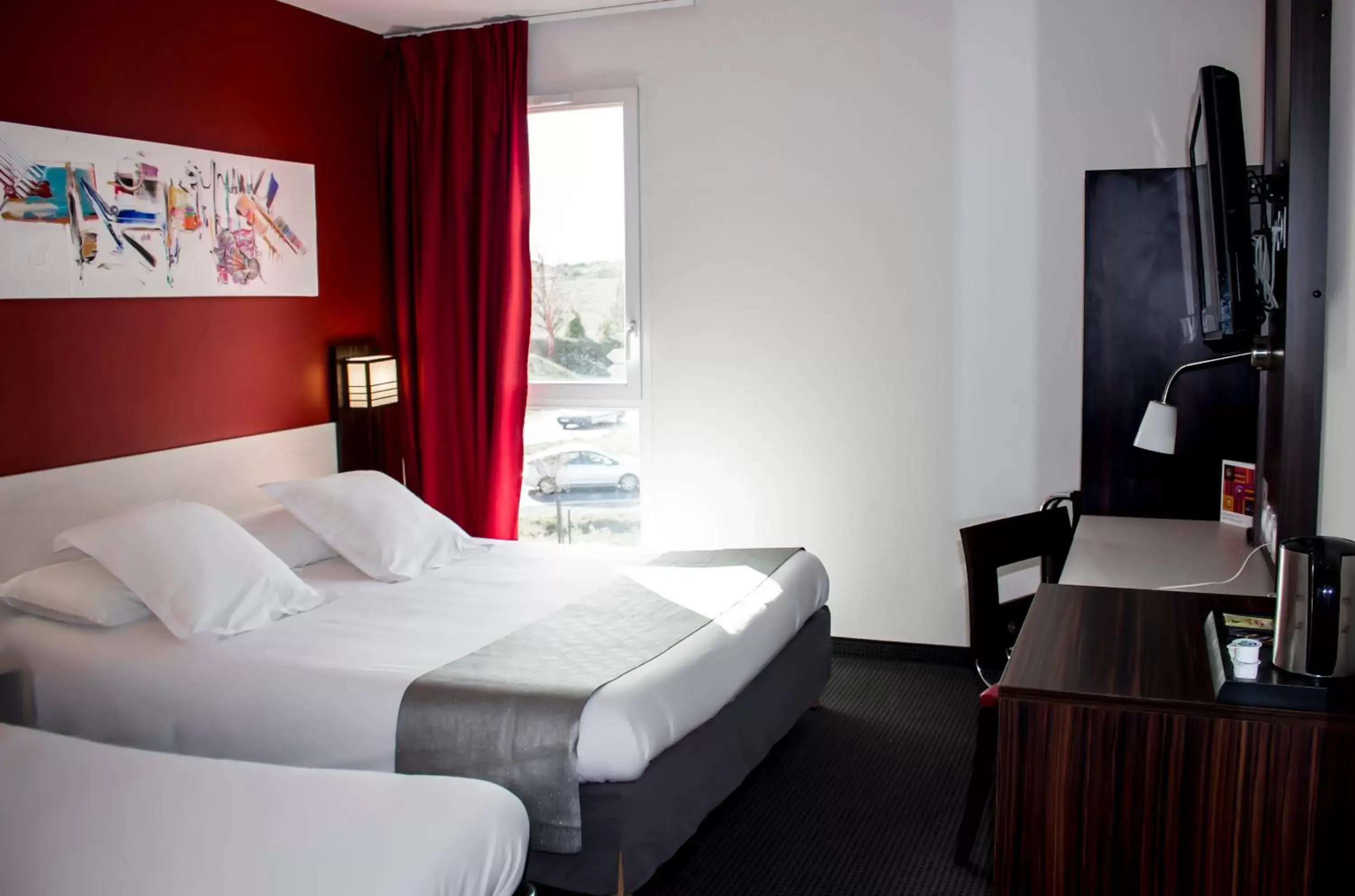 Photo of the whole room, Bed in The Originals City, Hôtel Pont Rouge (ex inter-hôtel), Carcassonne