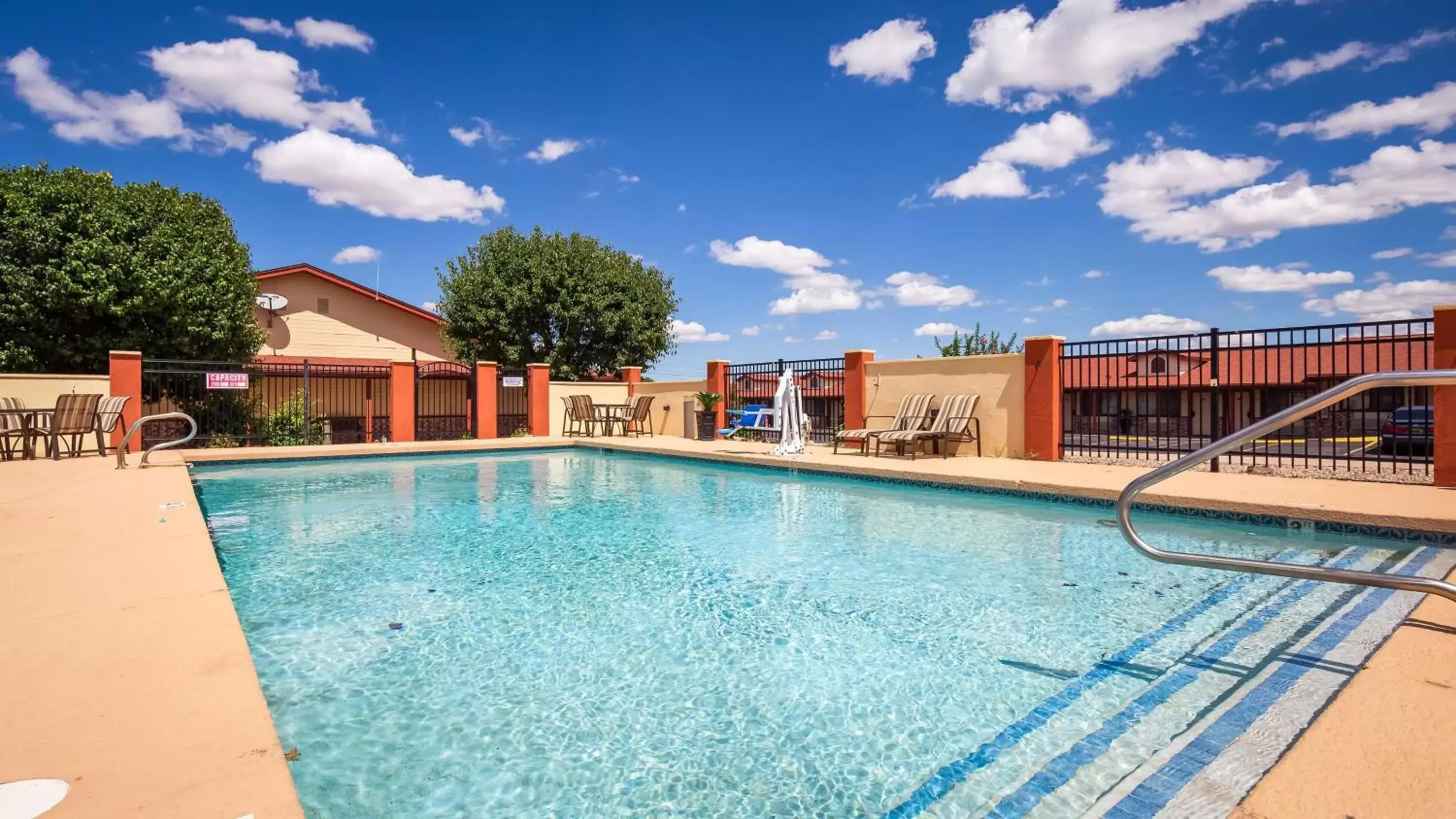 Activities, Swimming Pool in Best Western Santa Rosa Inn