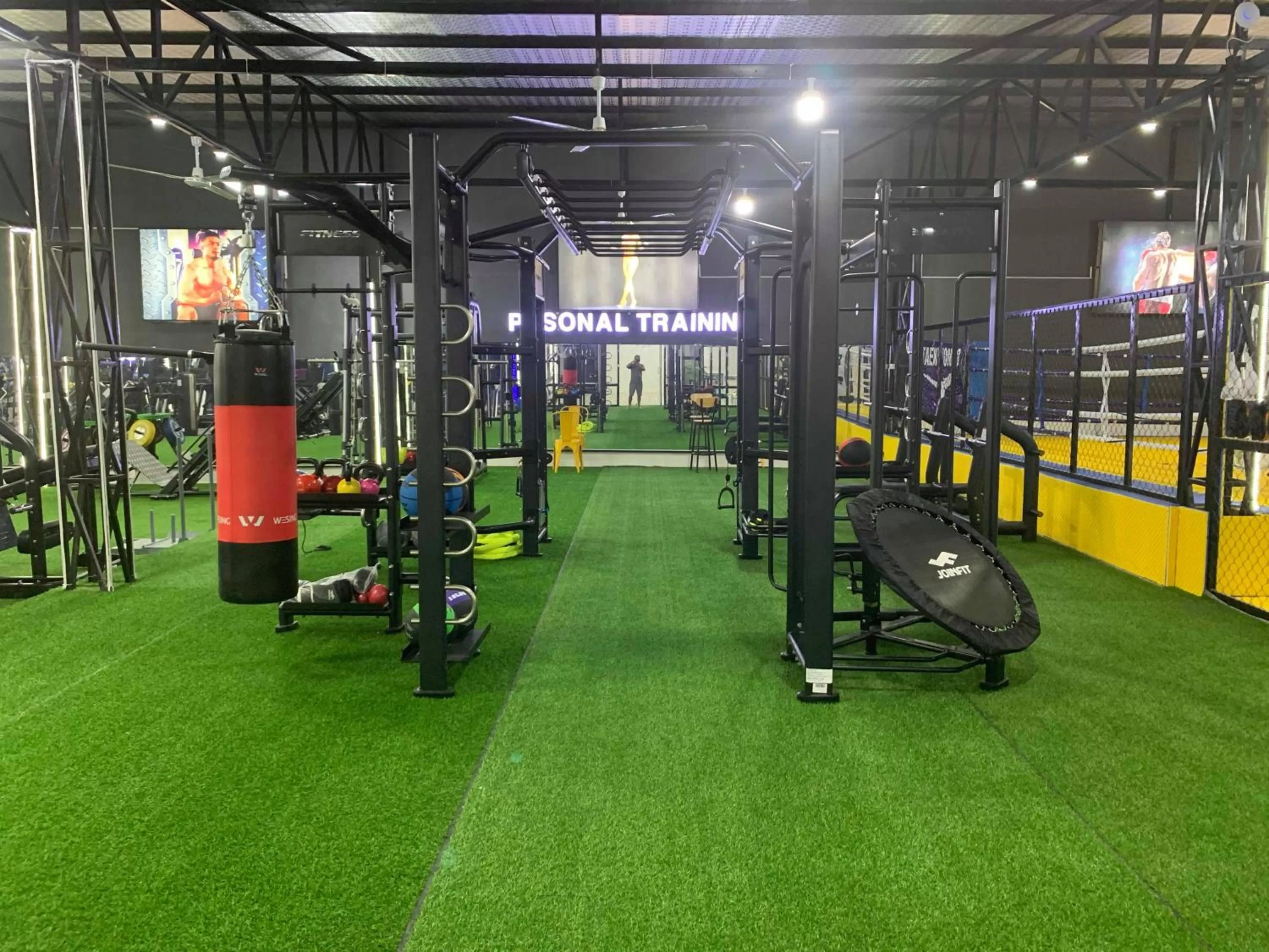 Fitness centre/facilities in D'Villa Hotel - Homestay