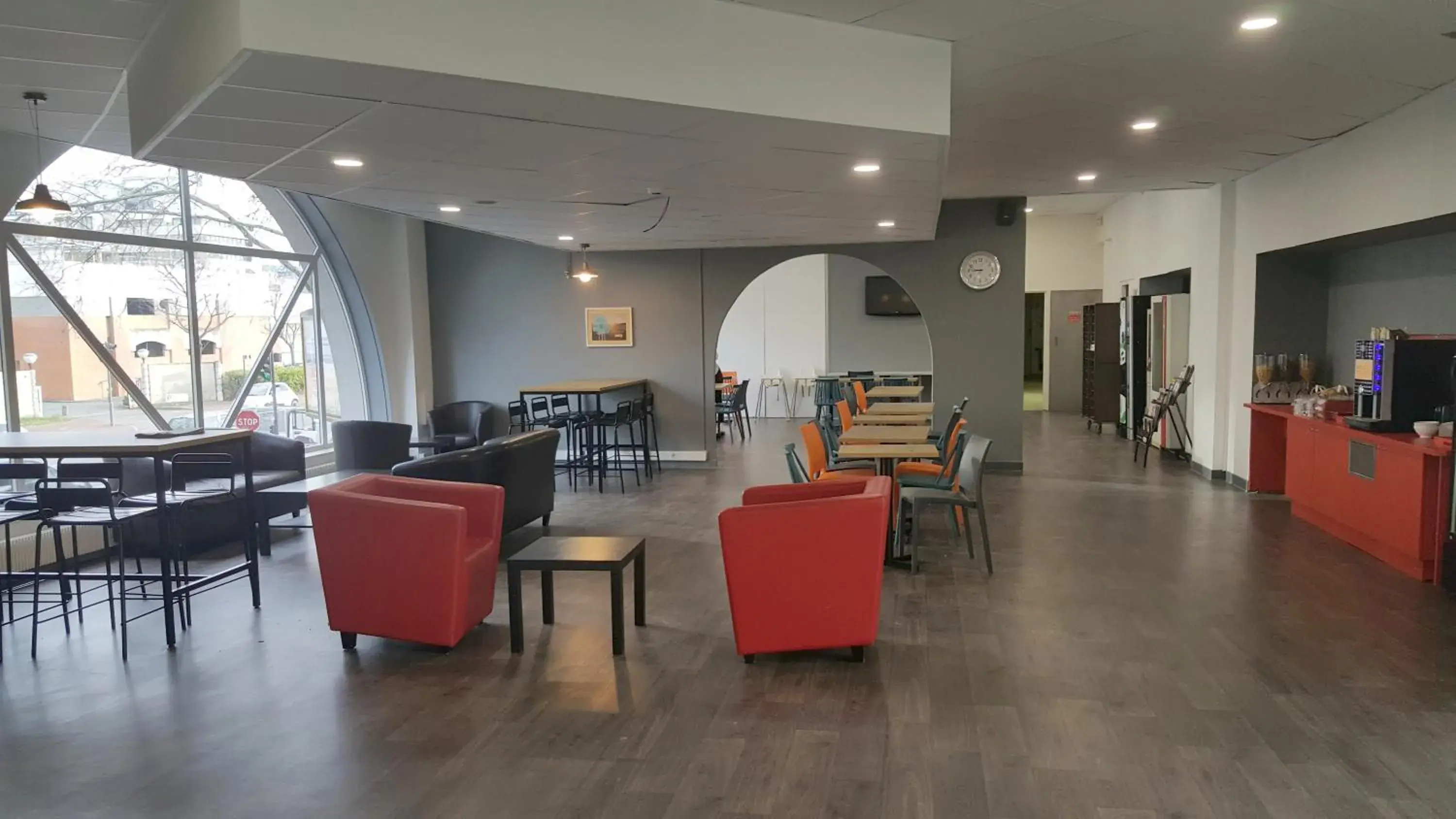 Lounge or bar, Restaurant/Places to Eat in hotelF1 Cergy