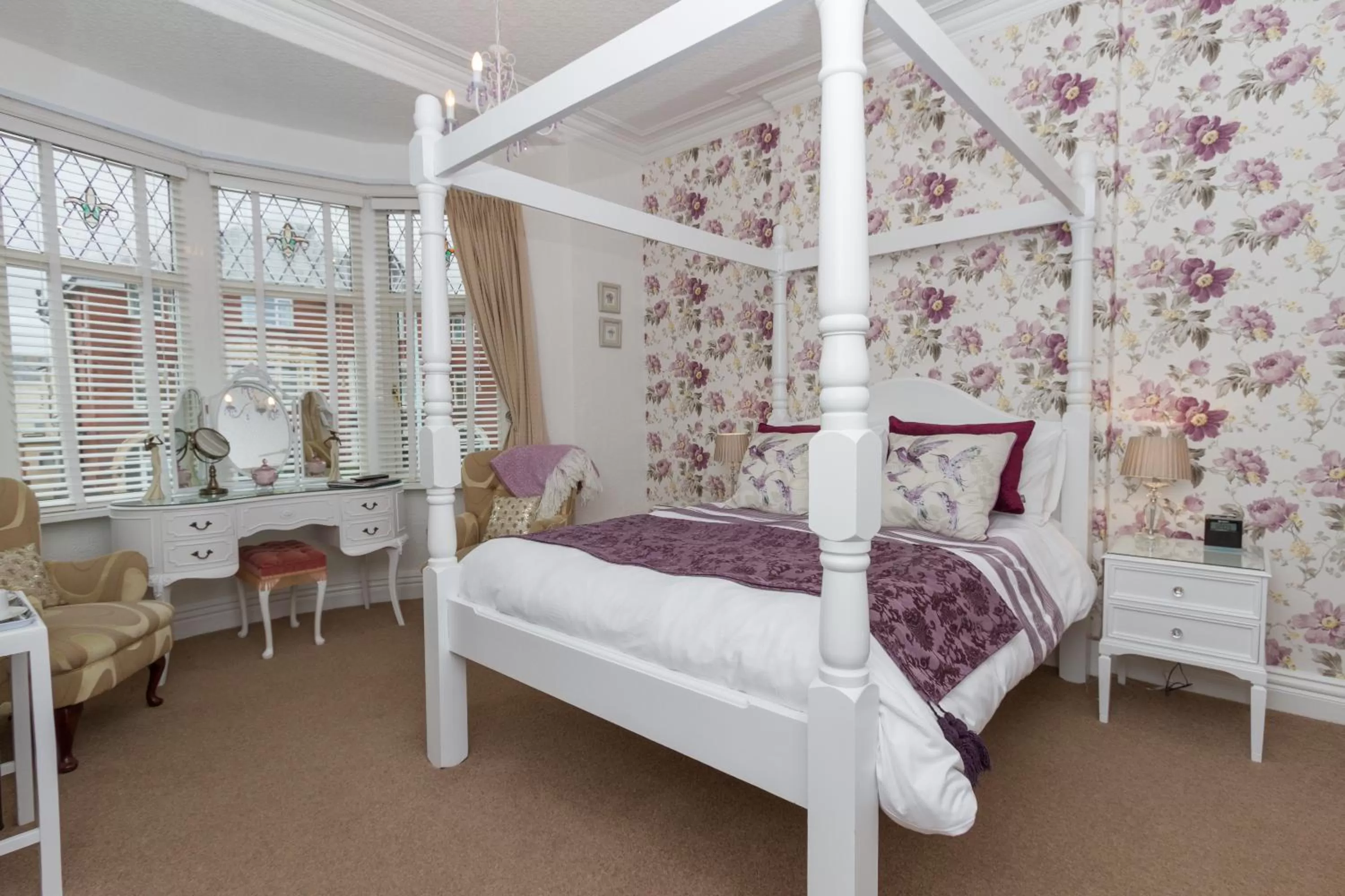 Bedroom, Bed in North Crest