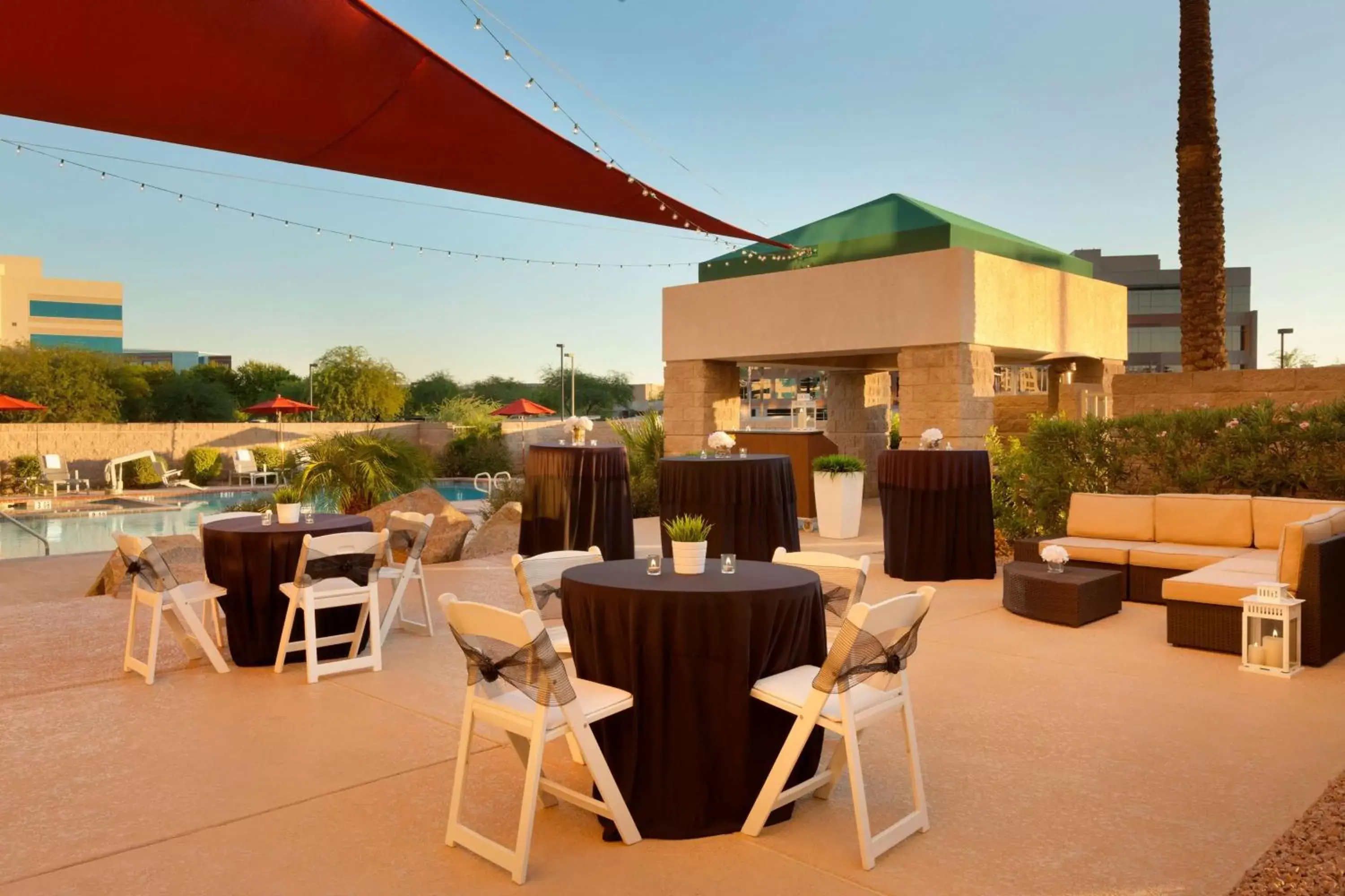 Activities, Restaurant/Places to Eat in Radisson Hotel Phoenix Airport