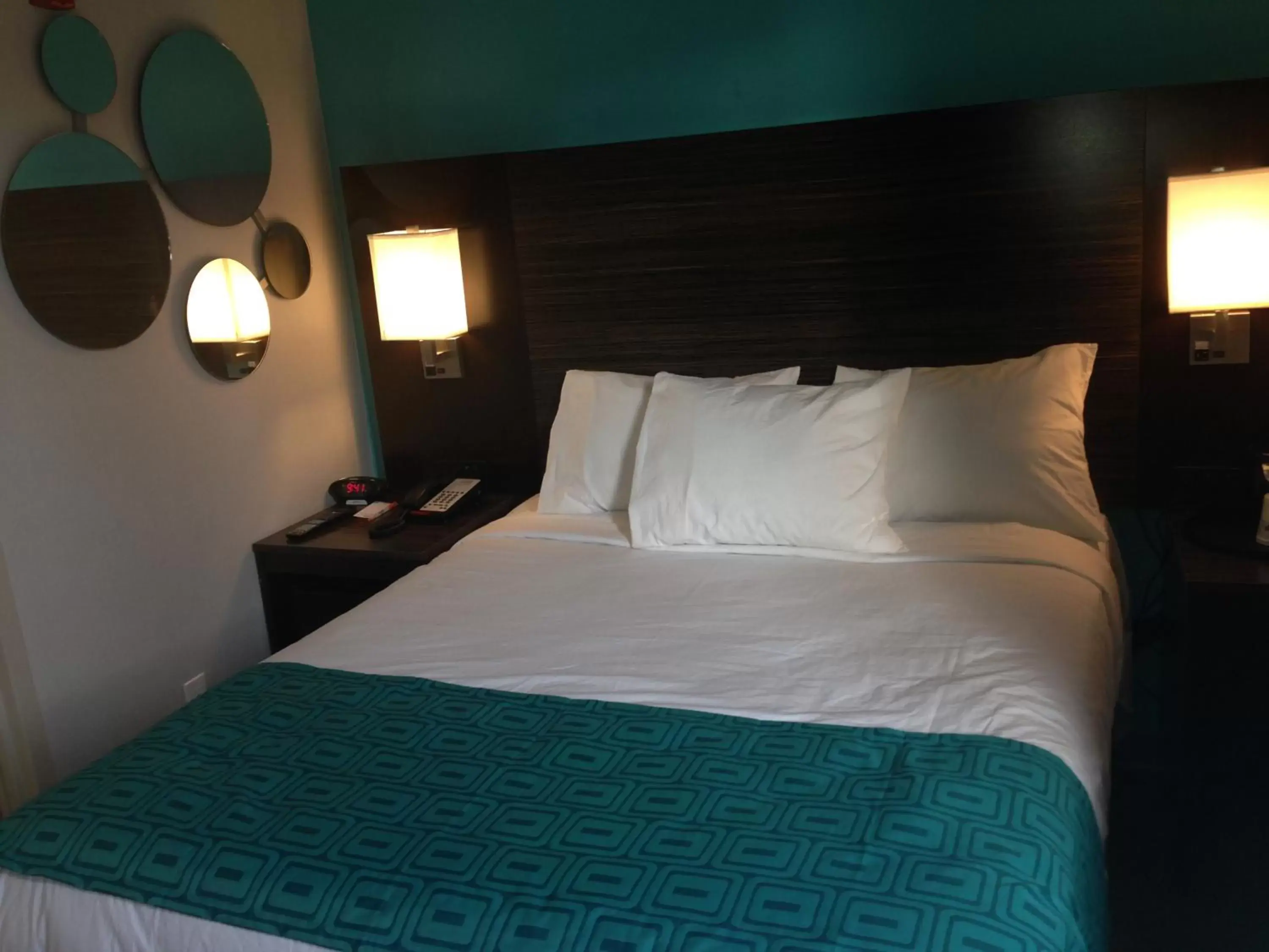 Queen Room - Non-Smoking in Rockaway Hotel Queen Room - Non-Smoking in Rockaway Hotel