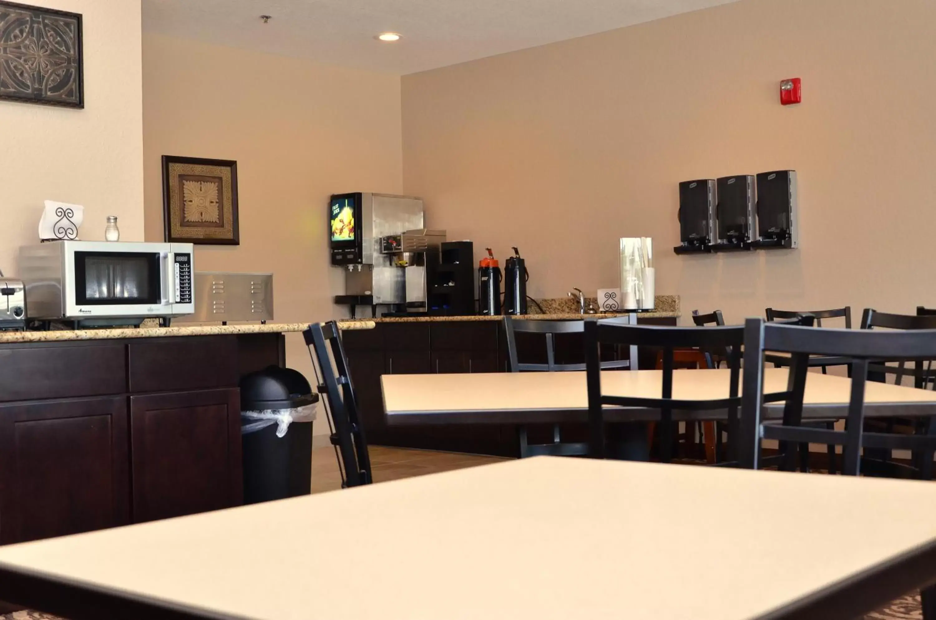 American breakfast, Restaurant/Places to Eat in Cobblestone Inn & Suites - Clarion