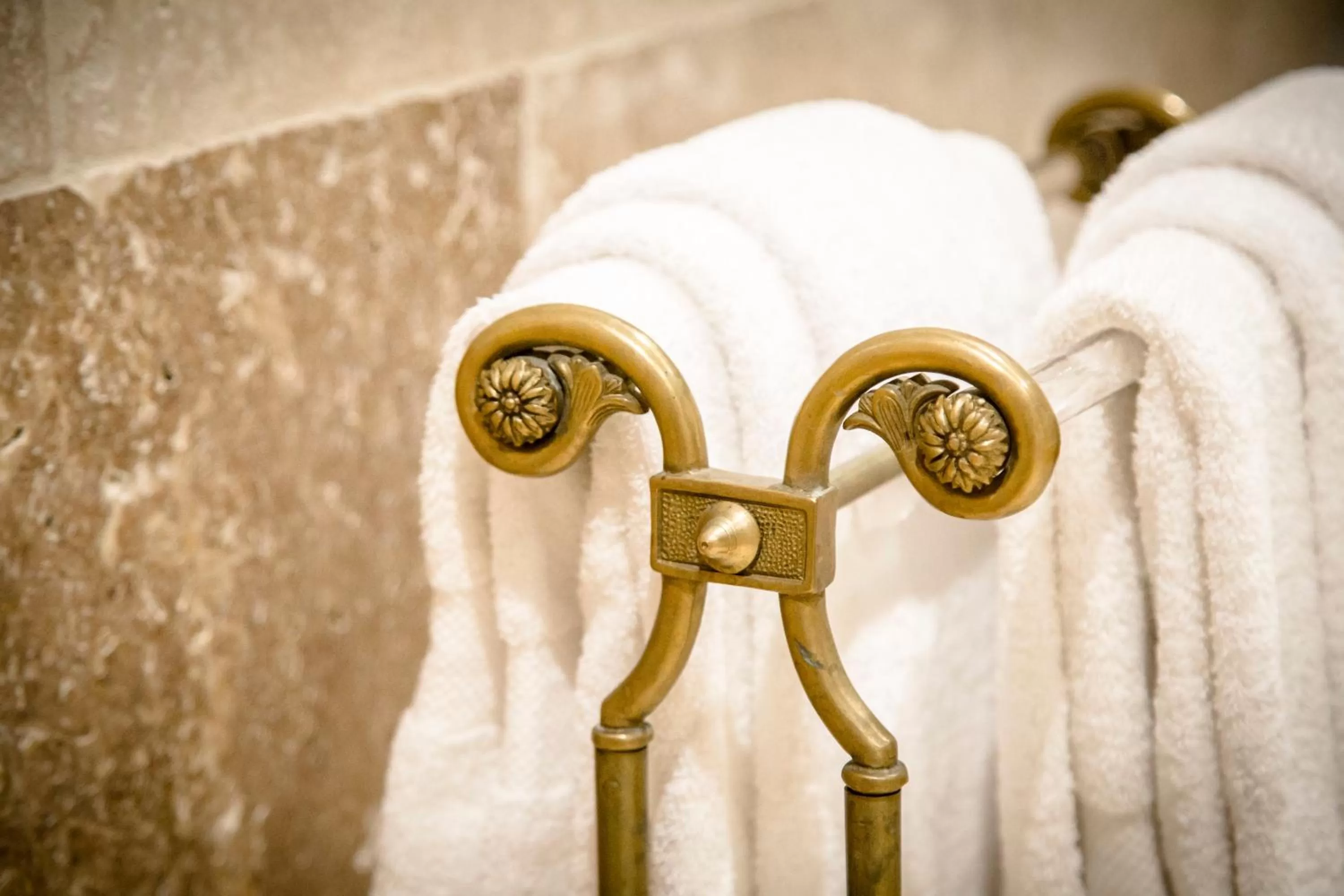 towels in Hôtel du Domaine de La Groirie - Le Mans