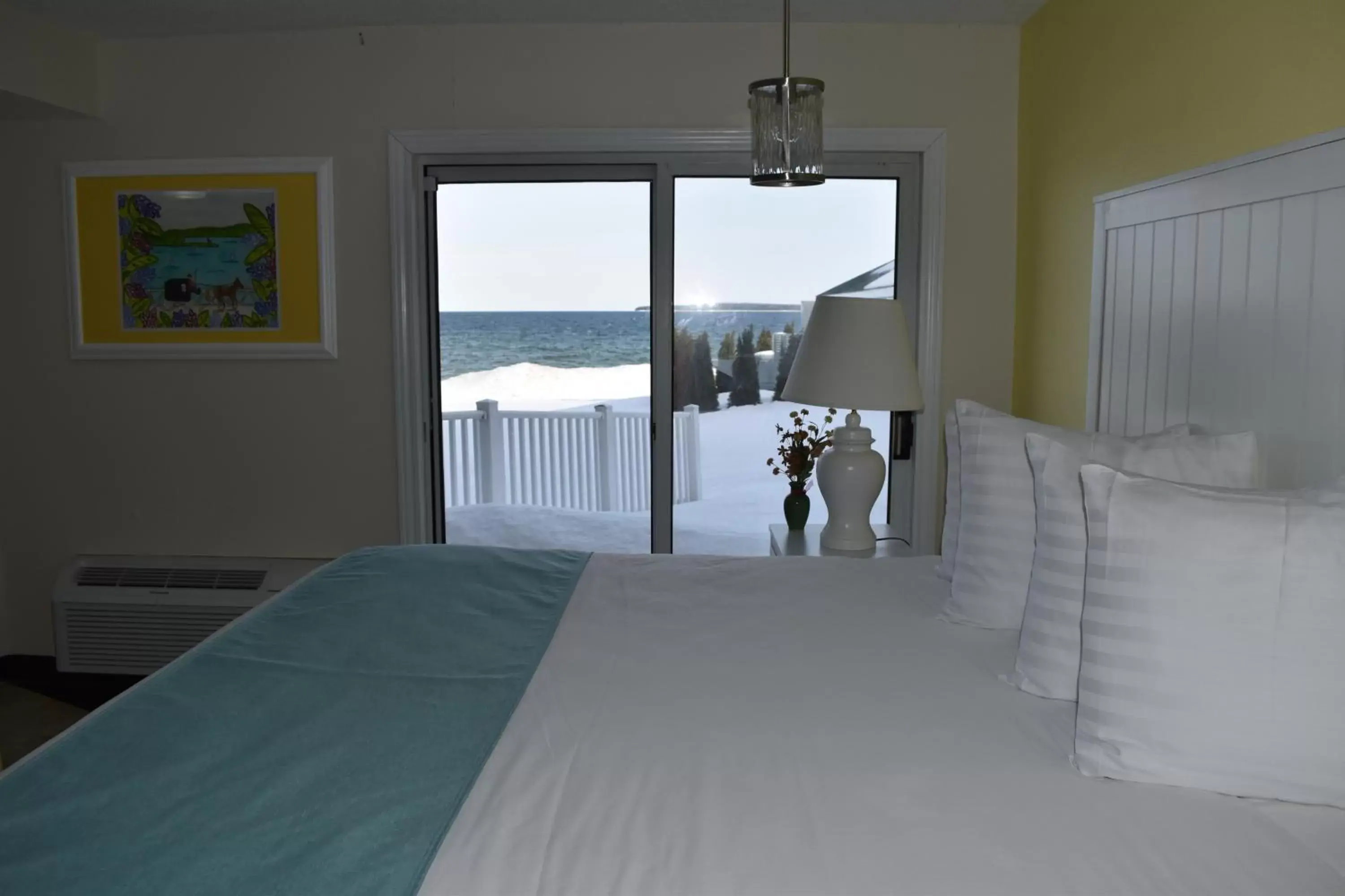 Bed in Breakers Resort - Lakeside