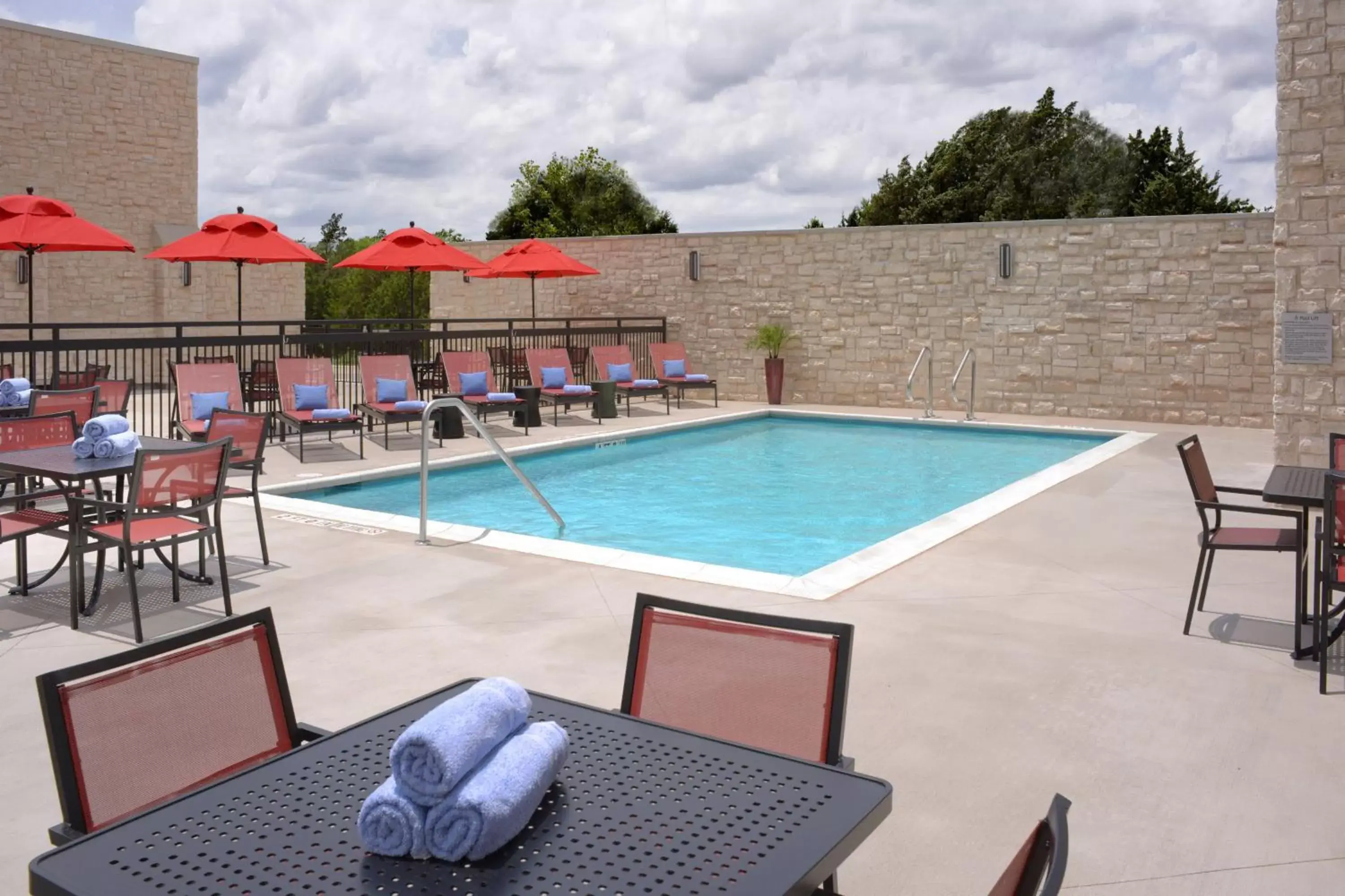 Swimming Pool in Courtyard by Marriott Austin Pflugerville