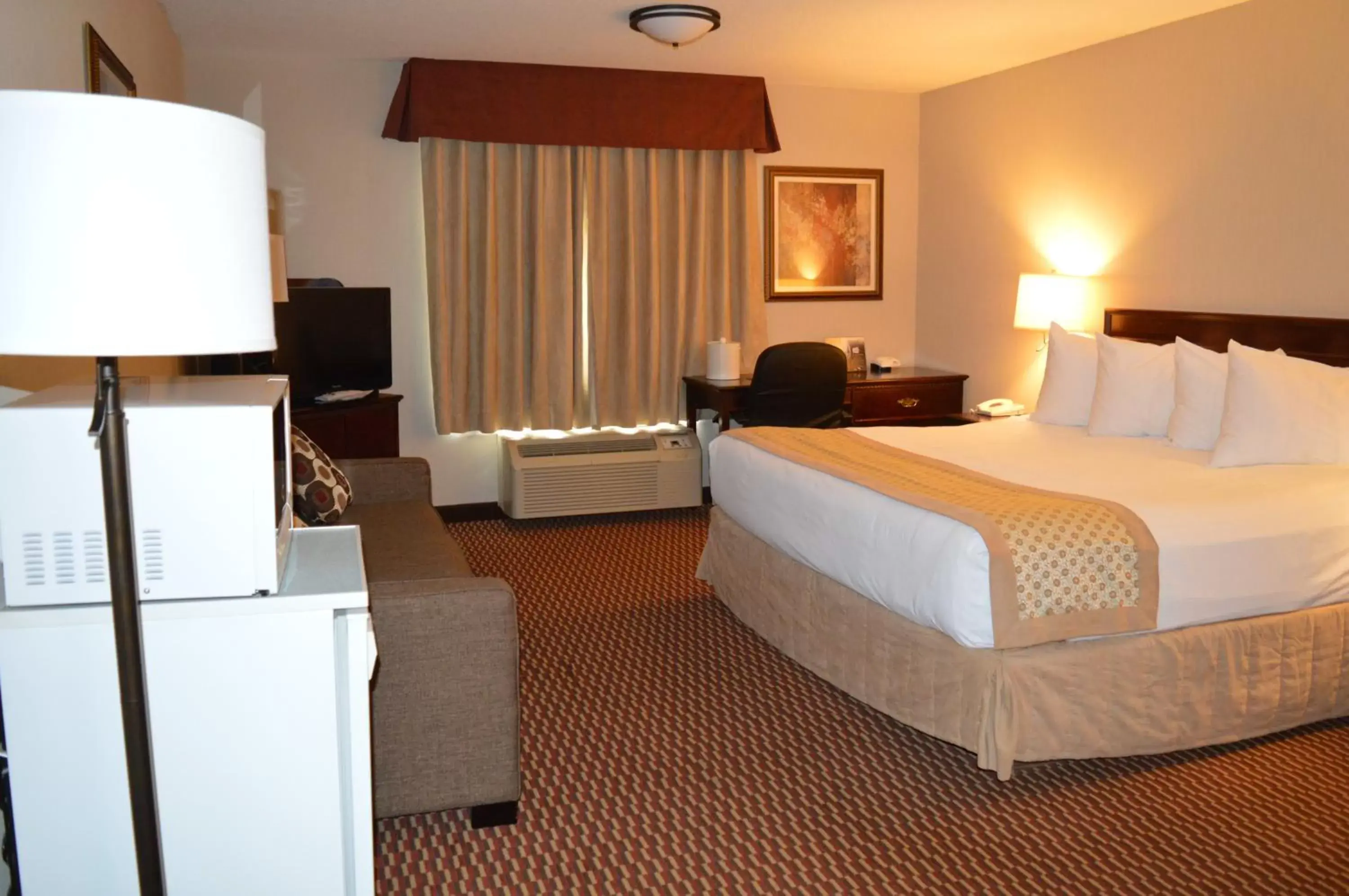 Photo of the whole room, Bed in Best Western of Olds