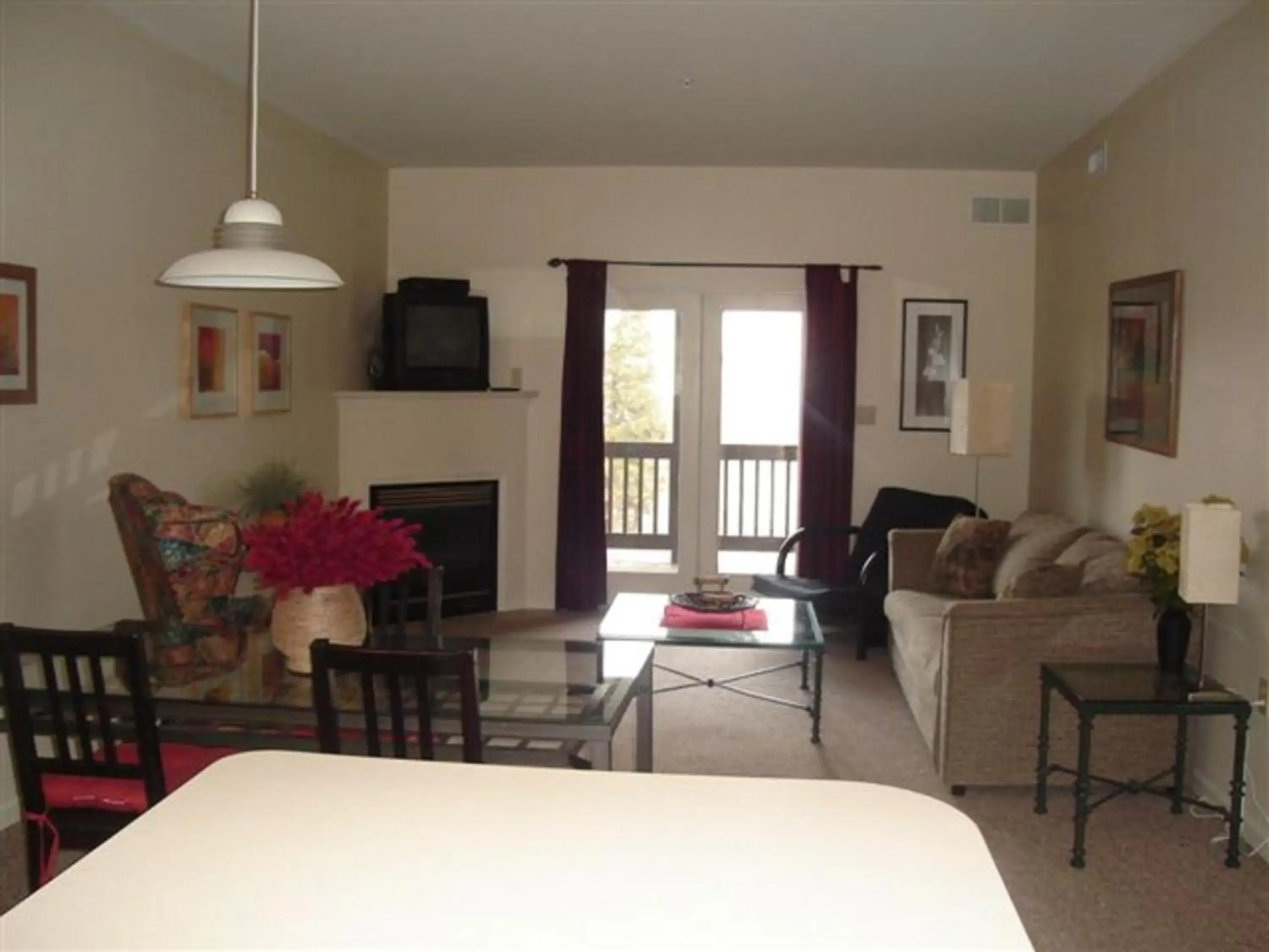 Living room, Seating Area in Kaatskill Mountain Club and Condos by Hunter Mountain