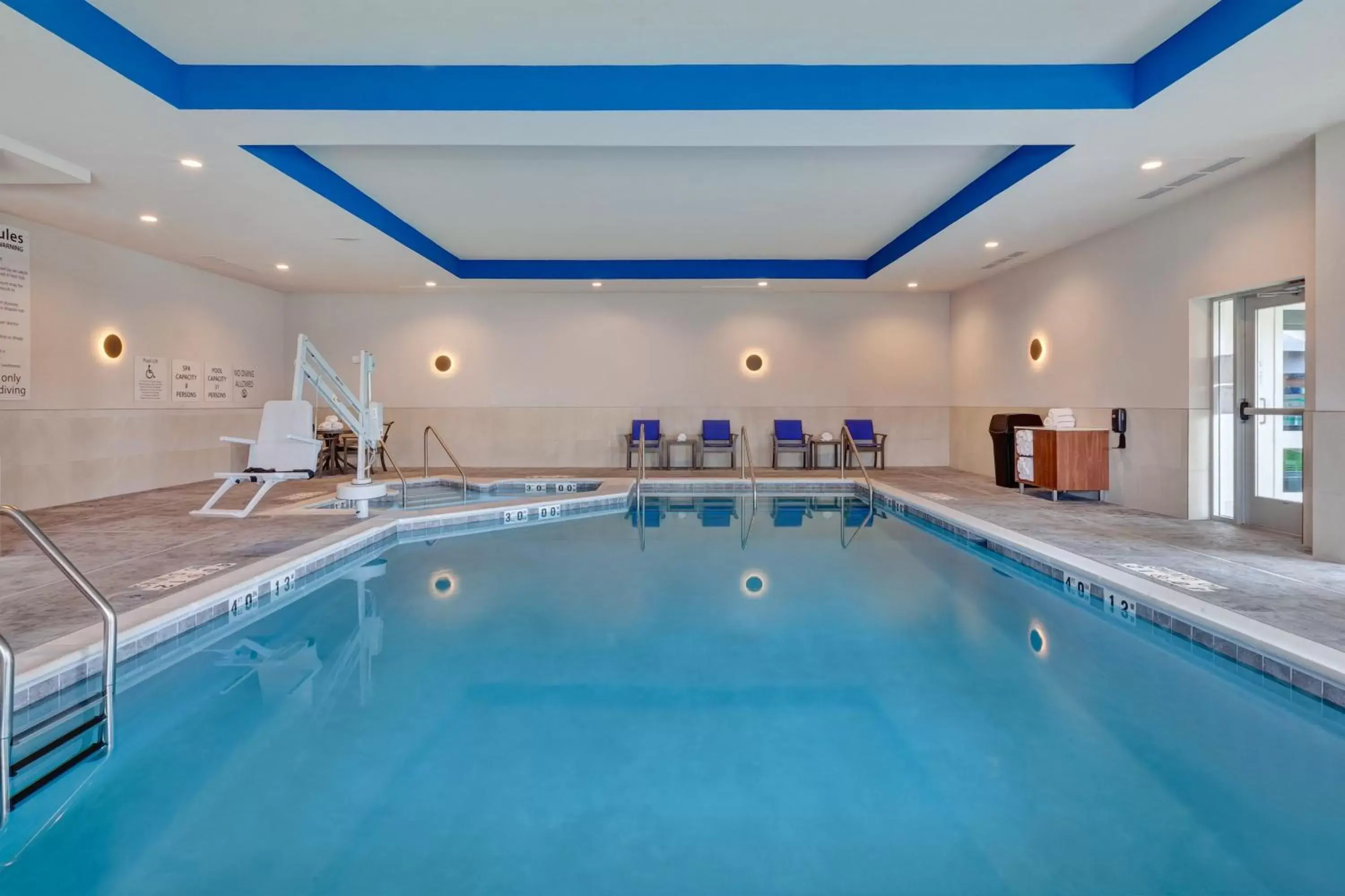 Swimming Pool in Holiday Inn Express- Eau Claire West I-94, an IHG Hotel