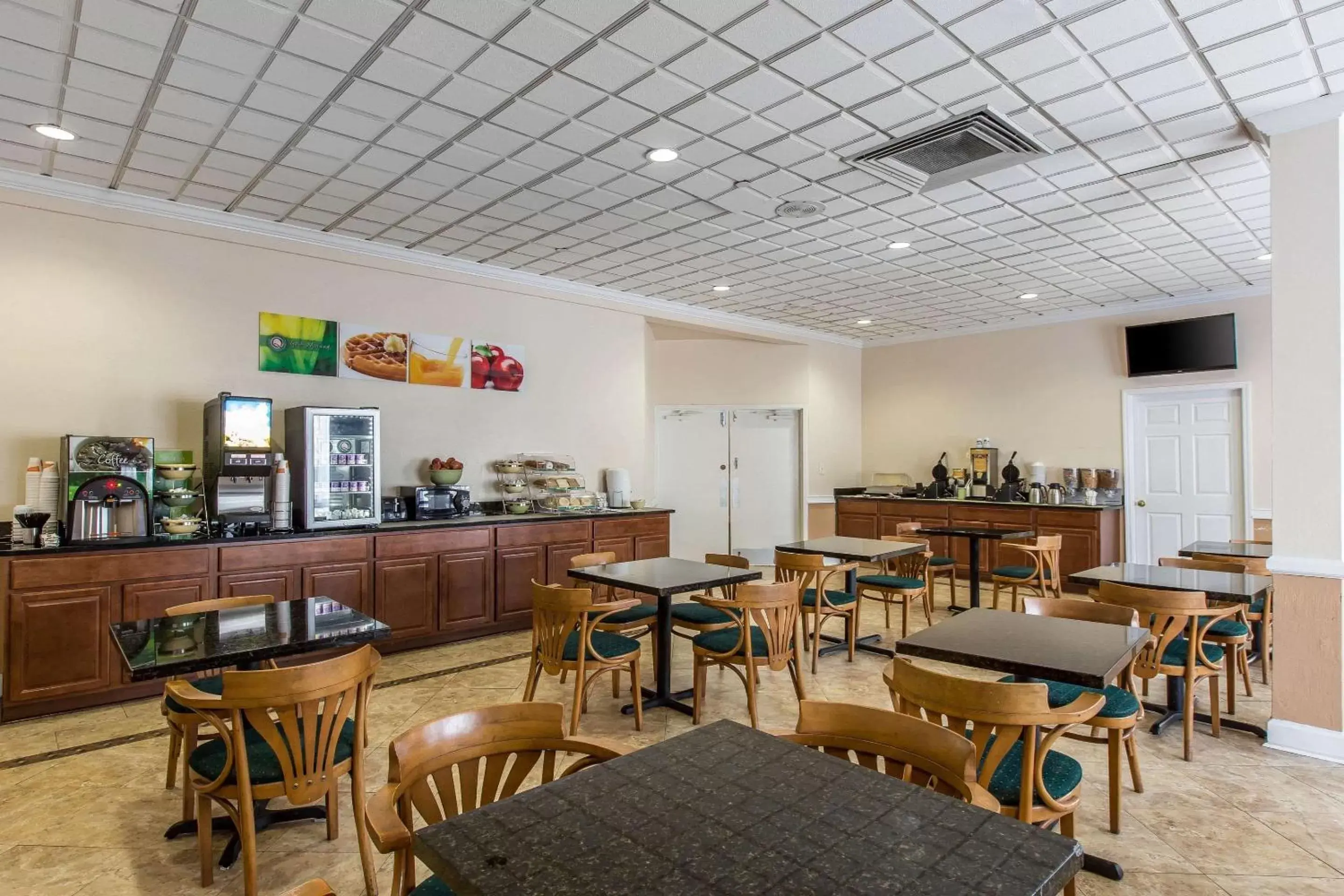 Restaurant/places to eat in Quality Inn Savannah Midtown Restaurant/places to eat in Quality Inn Savannah Midtown