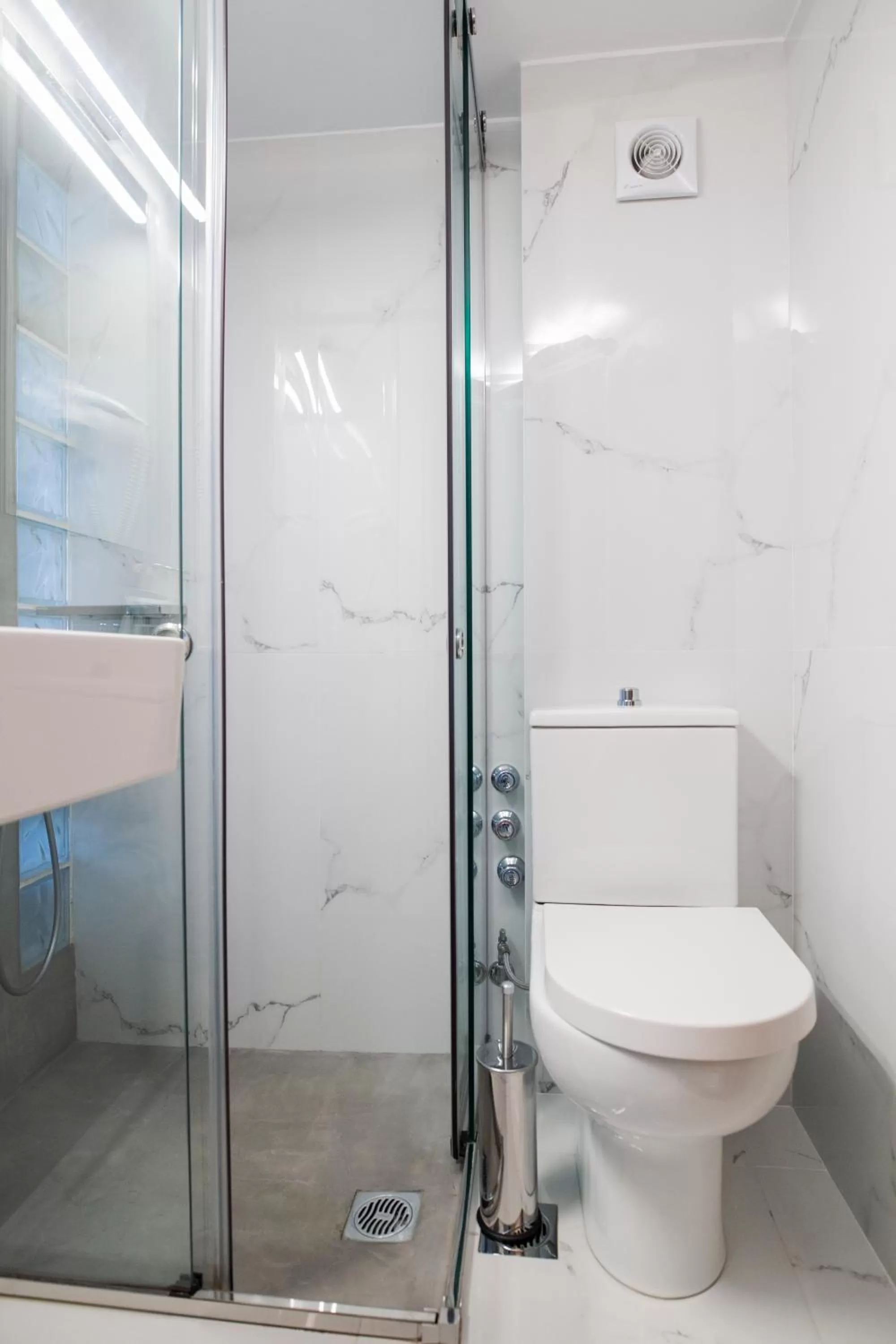 Bathroom in Acropolis View Hotel