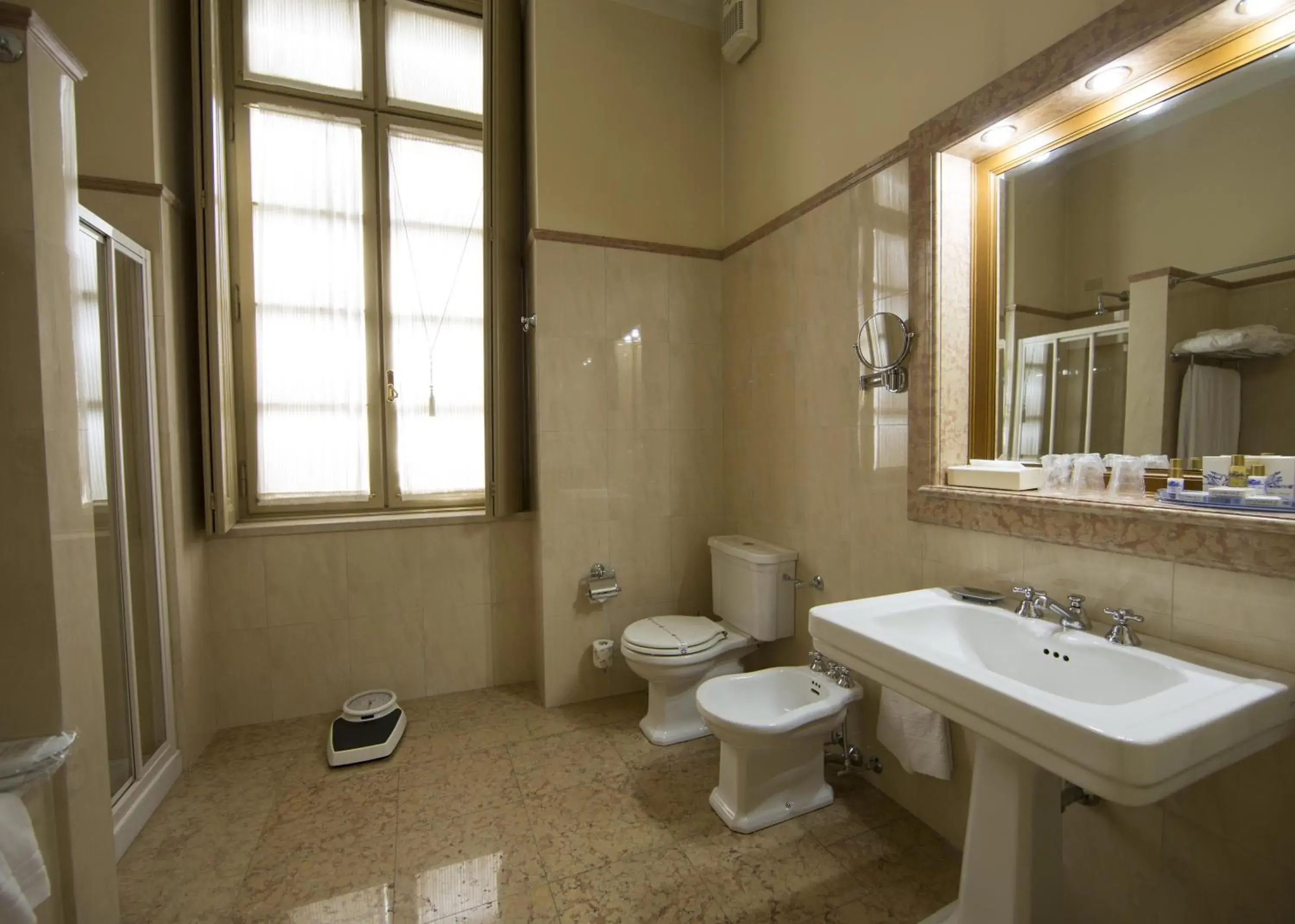 Bathroom in Villa Fenaroli Palace Hotel