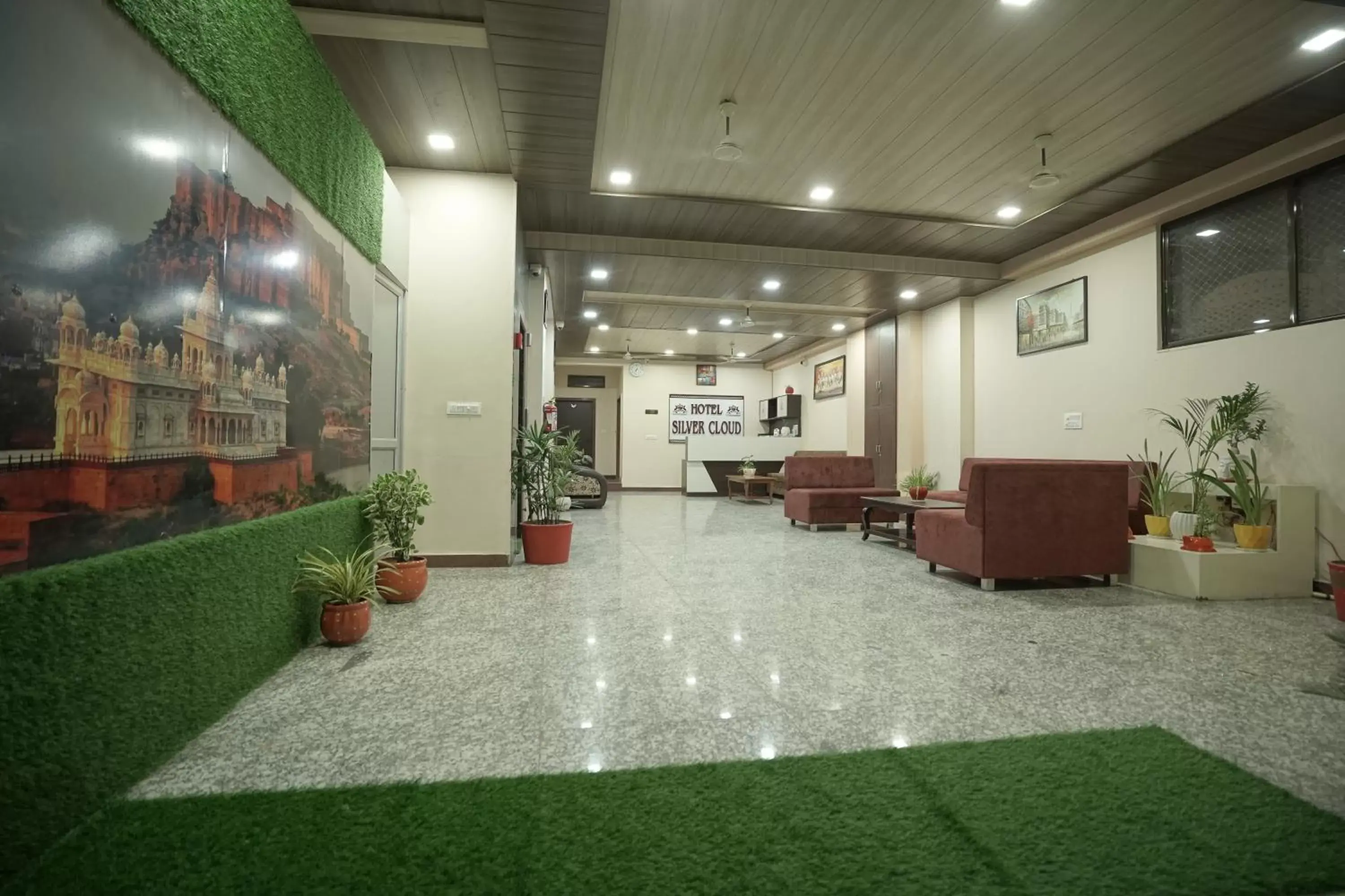 Facade/entrance in Hotel Silver Cloud Facade/entrance in Hotel Silver Cloud