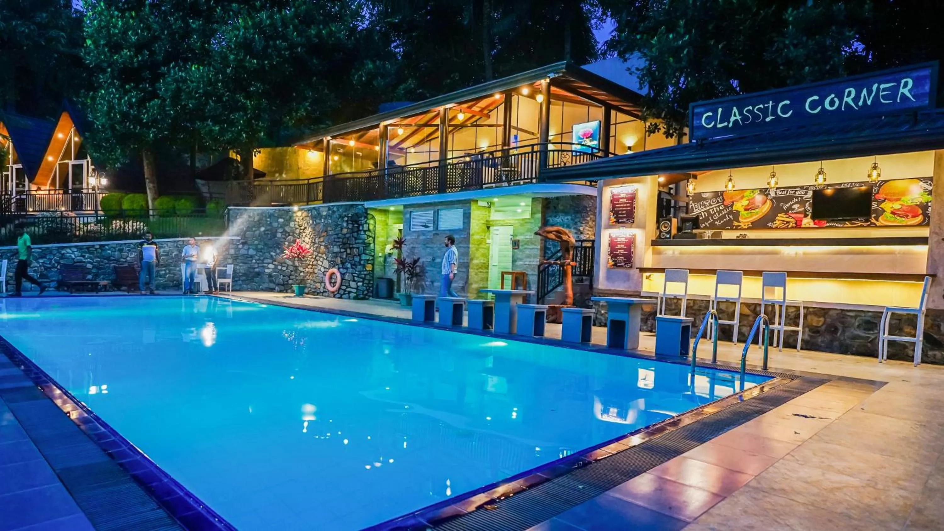 Restaurant/places to eat, Swimming Pool in Royal Classic Resort