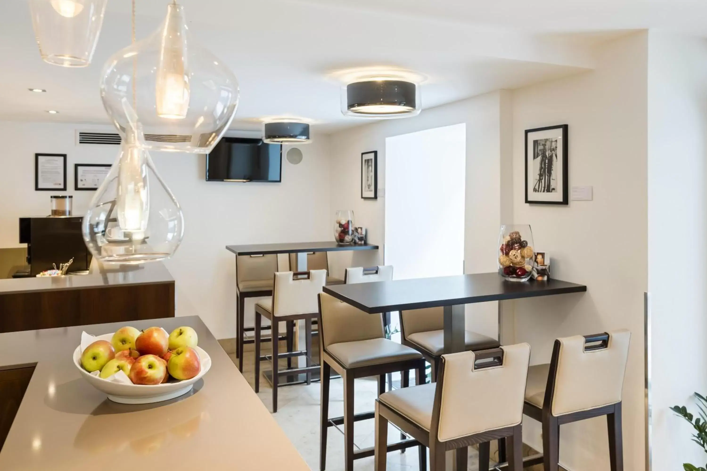 Lounge or bar in Hotel Rathauspark Wien, a member of Radisson Individuals Lounge or bar in Hotel Rathauspark Wien, a member of Radisson Individuals