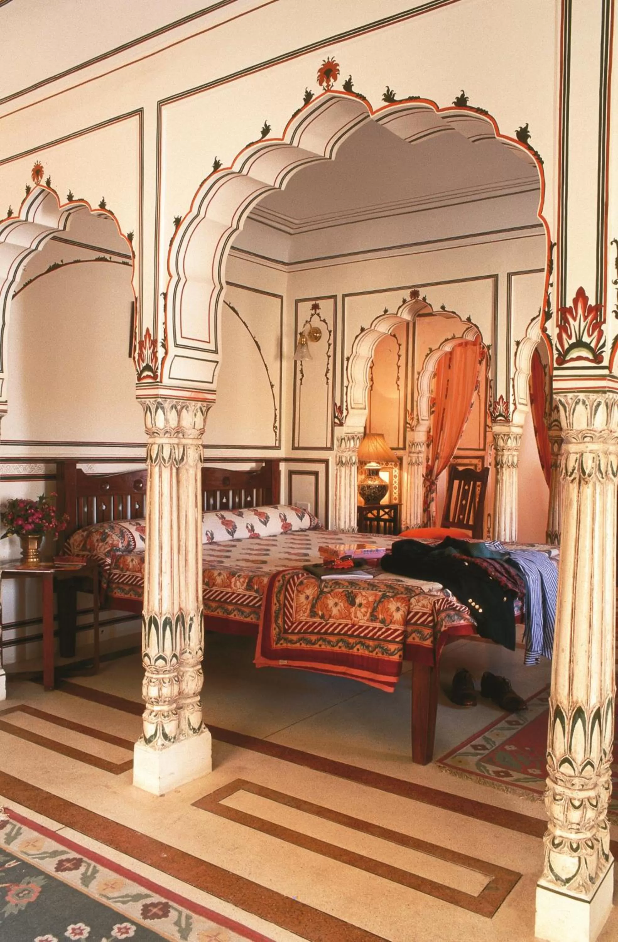 Bed in Samode Haveli