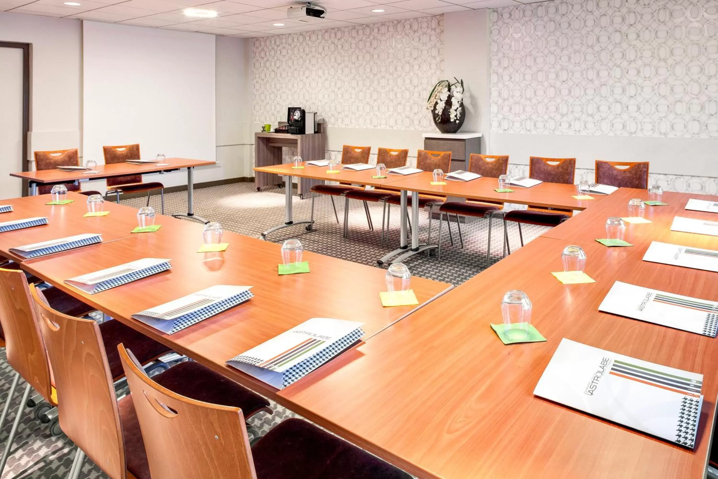 Meeting/conference room in ibis Styles Clermont-Ferrand Aéroport