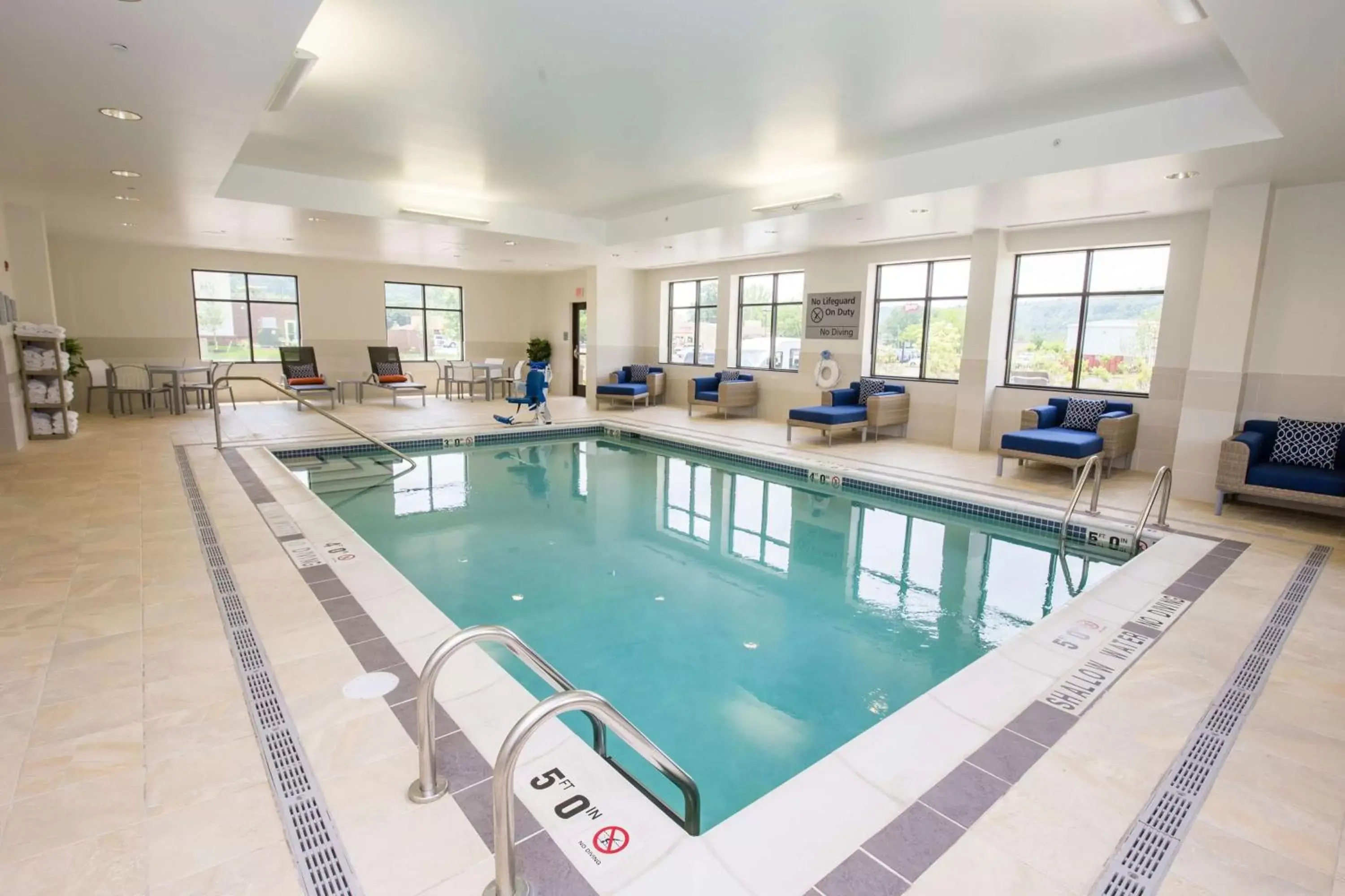 Pool view, Swimming Pool in Hampton Inn & Suites - Pittsburgh/Harmarville, PA