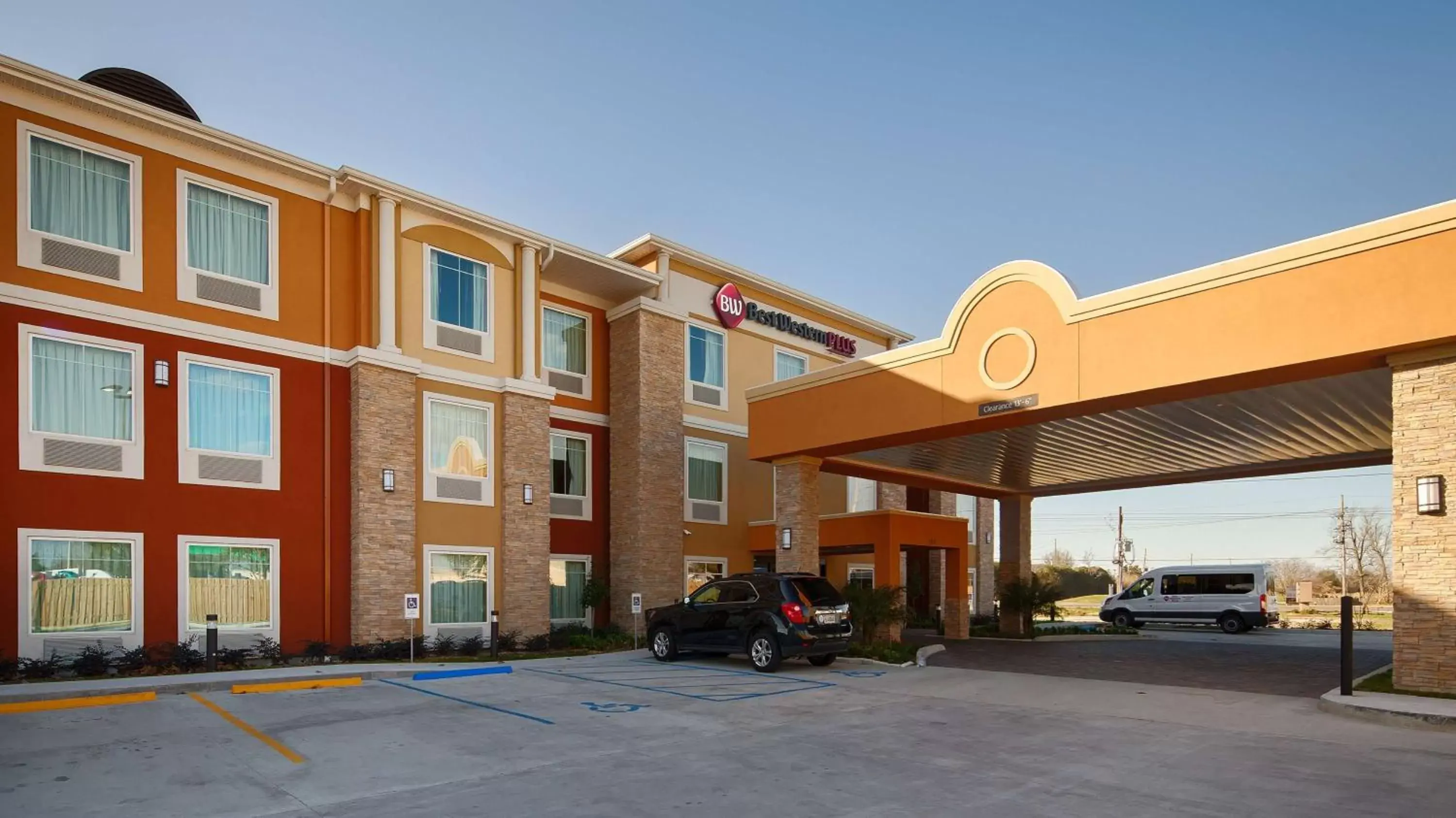 Property building in Best Western Plus New Orleans Airport Hotel