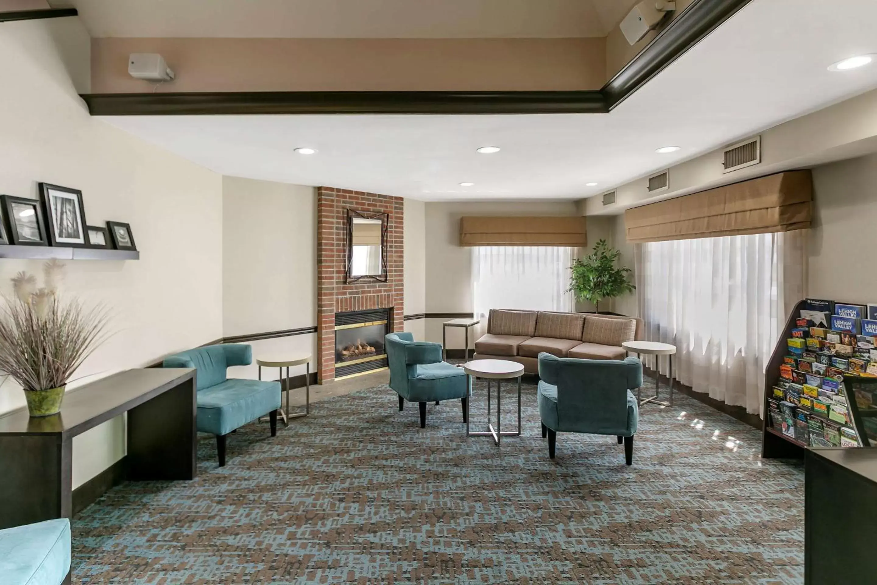 Lobby or reception, Seating Area in Sleep Inn Allentown-Fogelsville