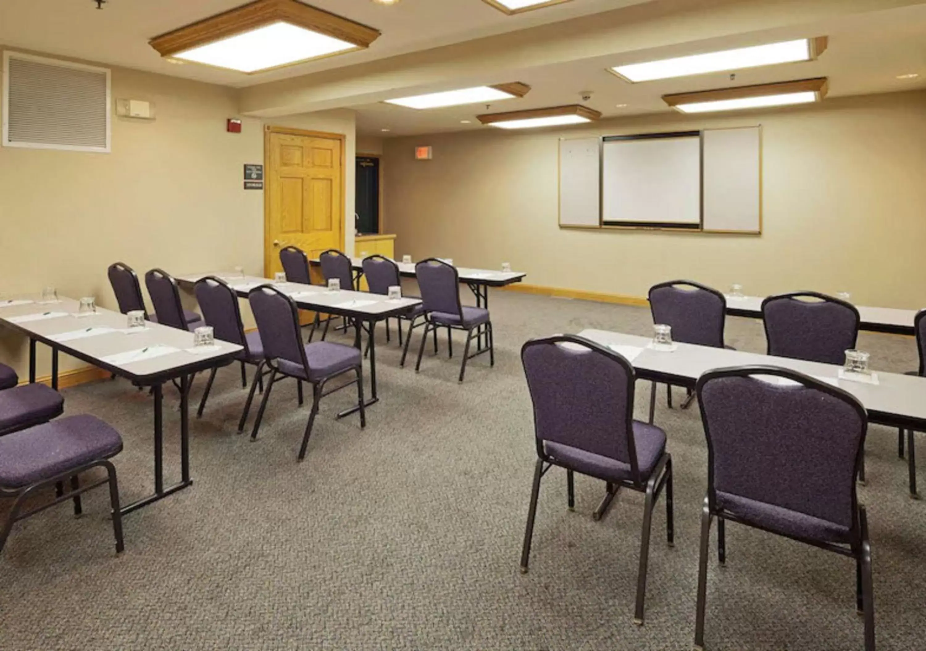 Meeting/conference room in Port Wisconsin Inn and Suites