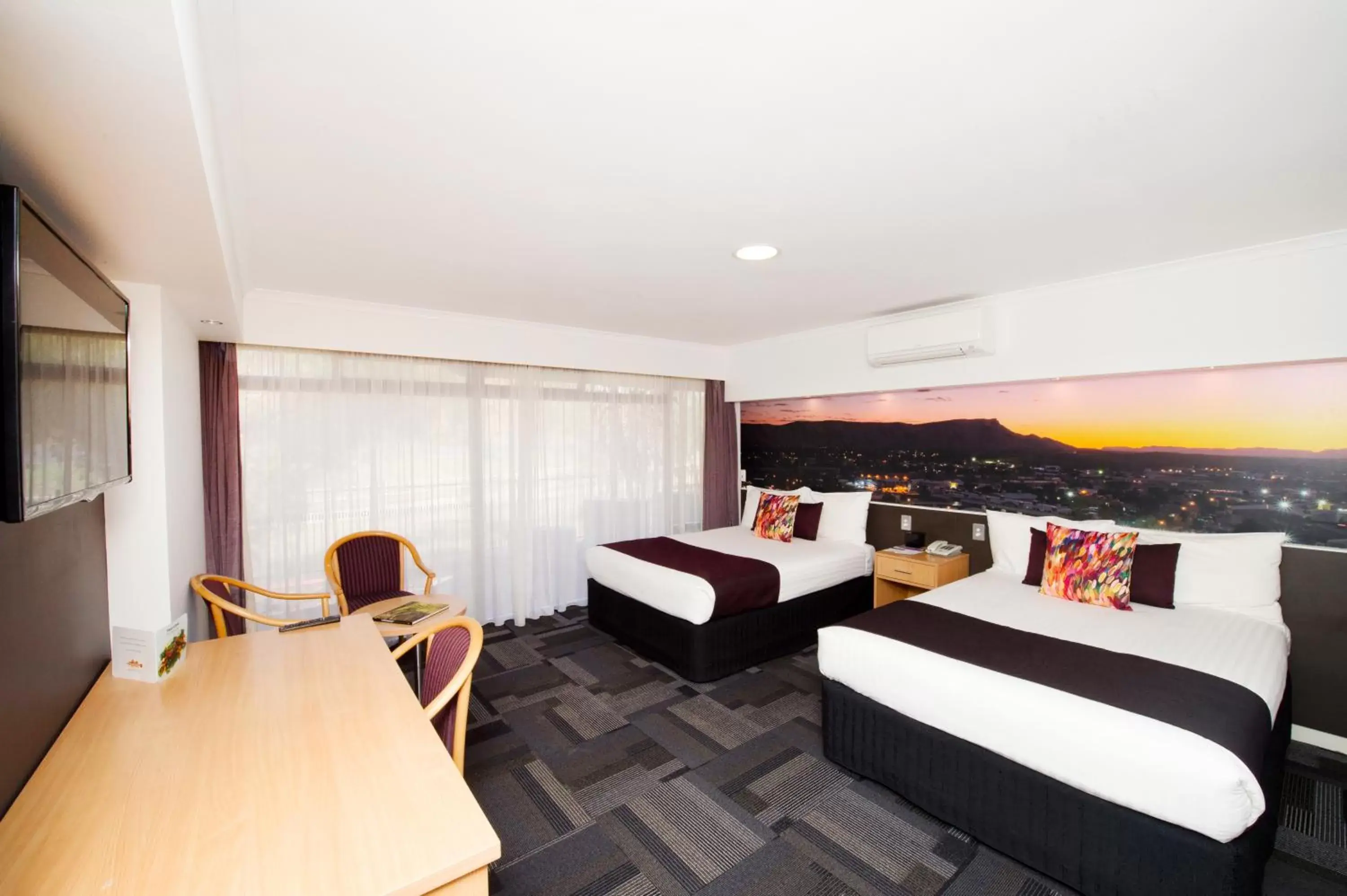 Bed in Mercure Alice Springs Resort