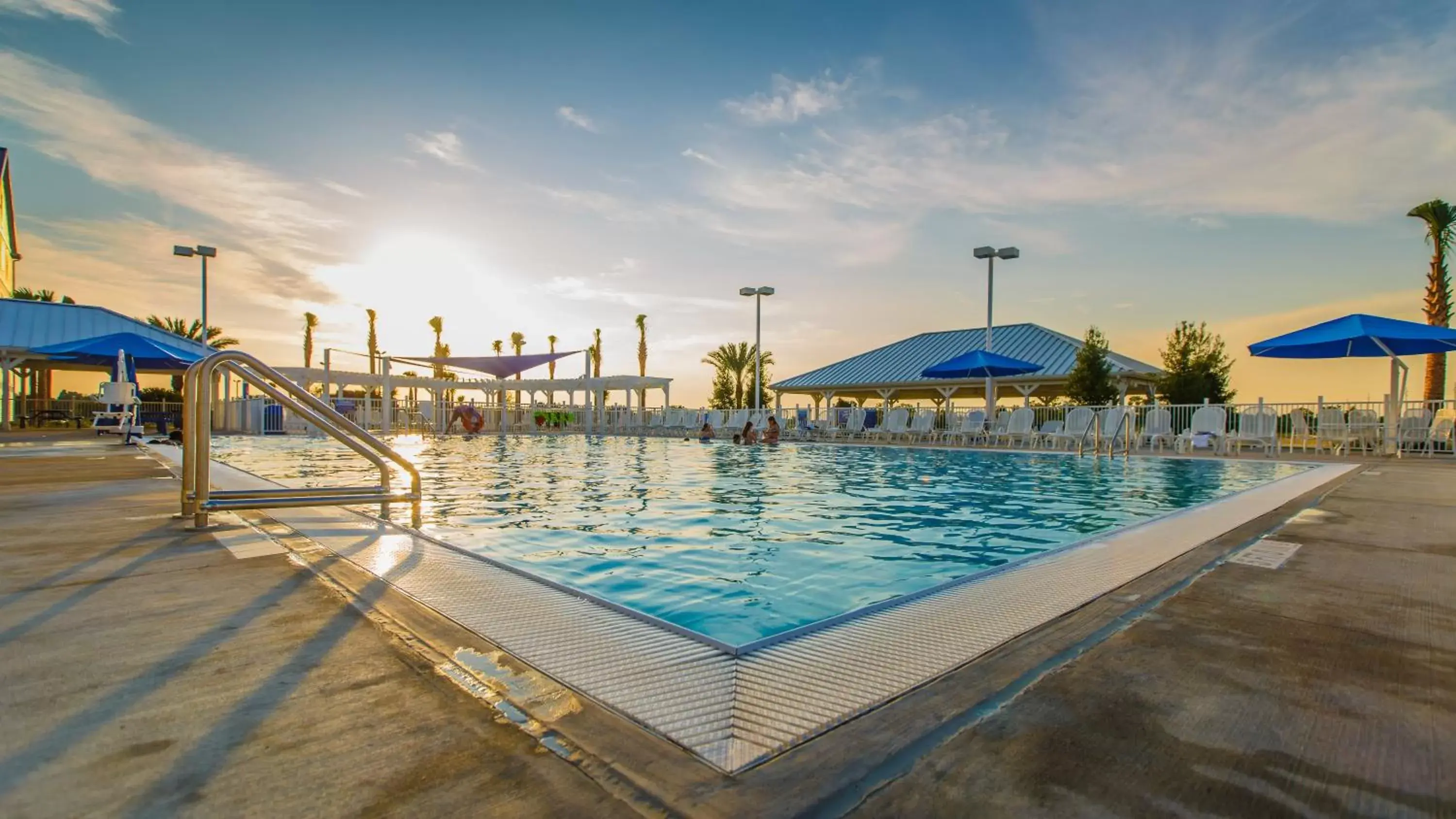 Swimming Pool in Holiday Inn Club Vacations - Orlando Breeze Resort, an IHG Hotel