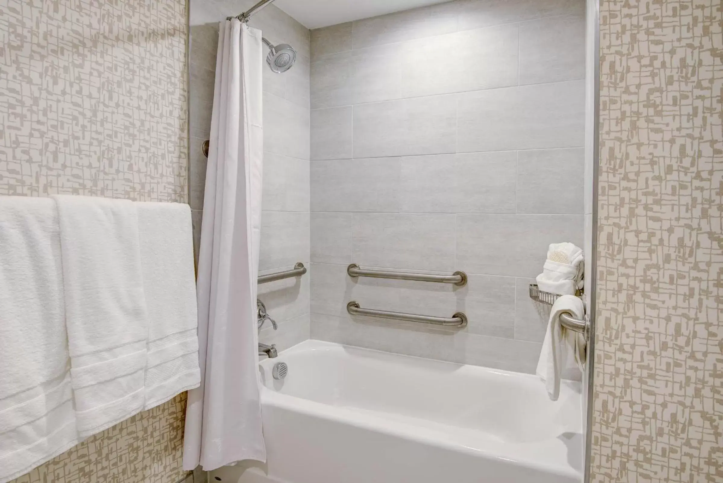 Shower, Bathroom in Sheraton Eatontown Hotel