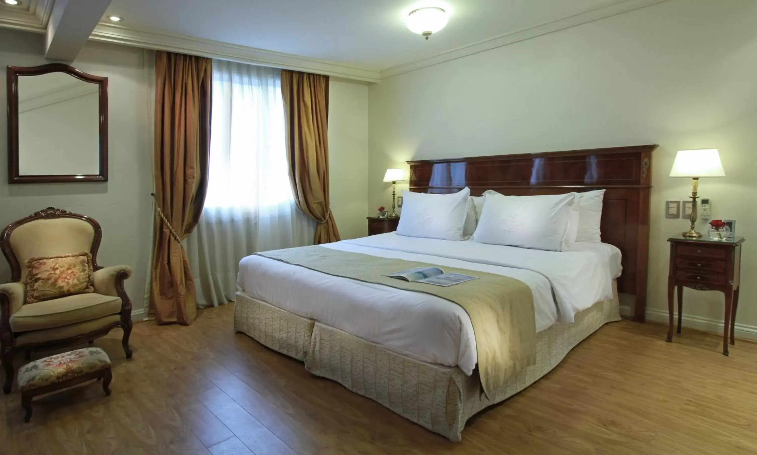 Photo of the whole room, Bed in Melia Recoleta Plaza Hotel