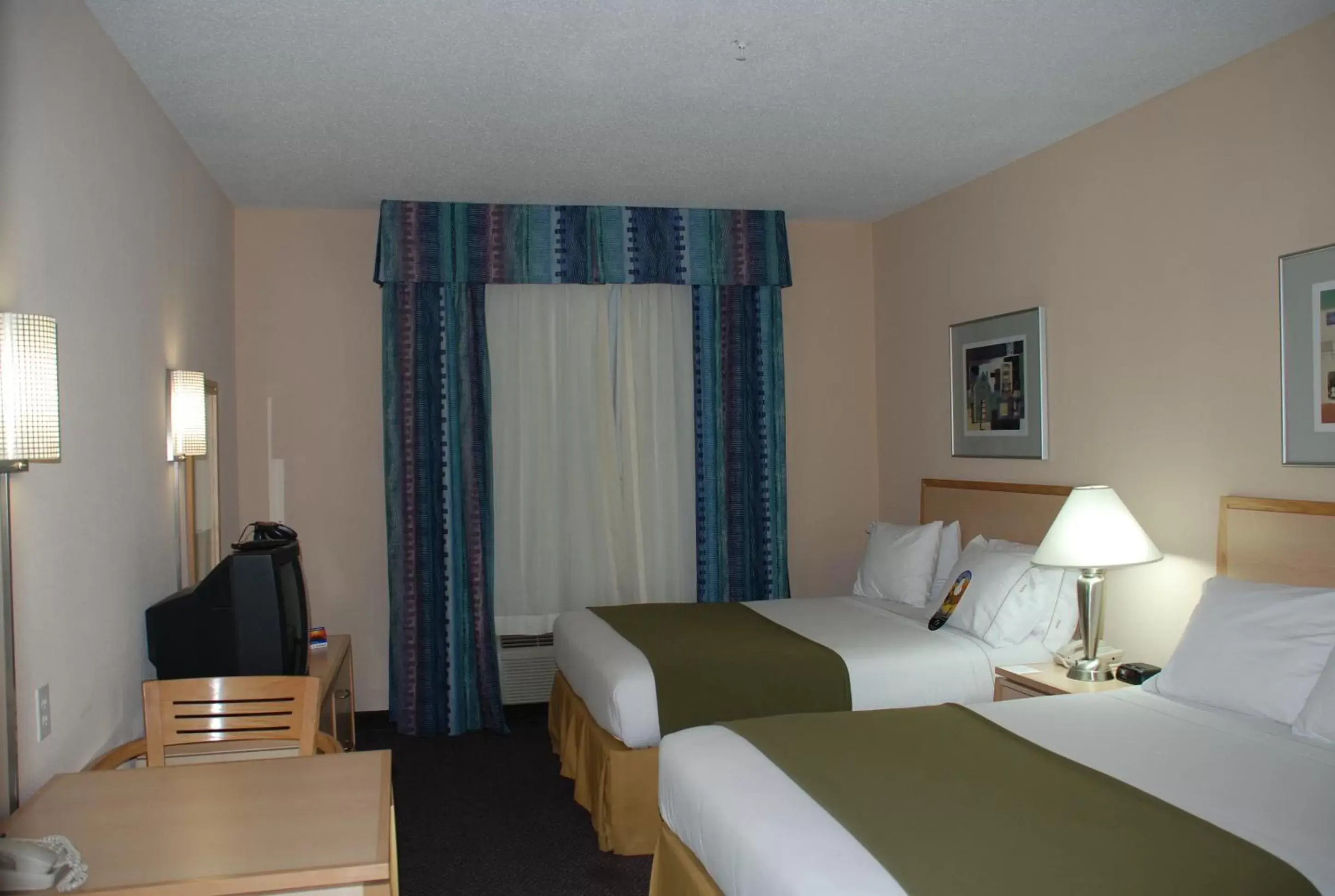 Photo of the whole room, Bed in Holiday Inn Express Hotel & Suites San Antonio - Rivercenter Area, an IHG Hotel