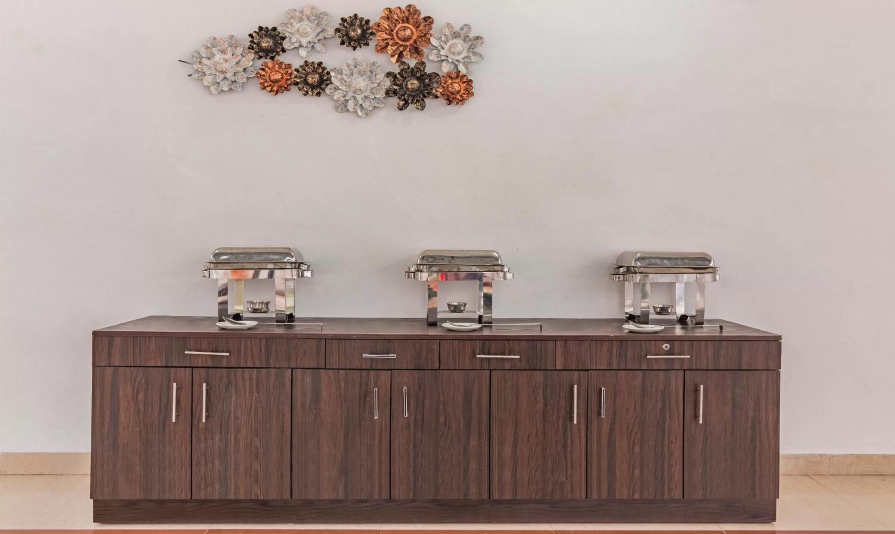 Food and drinks in Itsy Hotels Peak View, 300 Mts From Mall Road