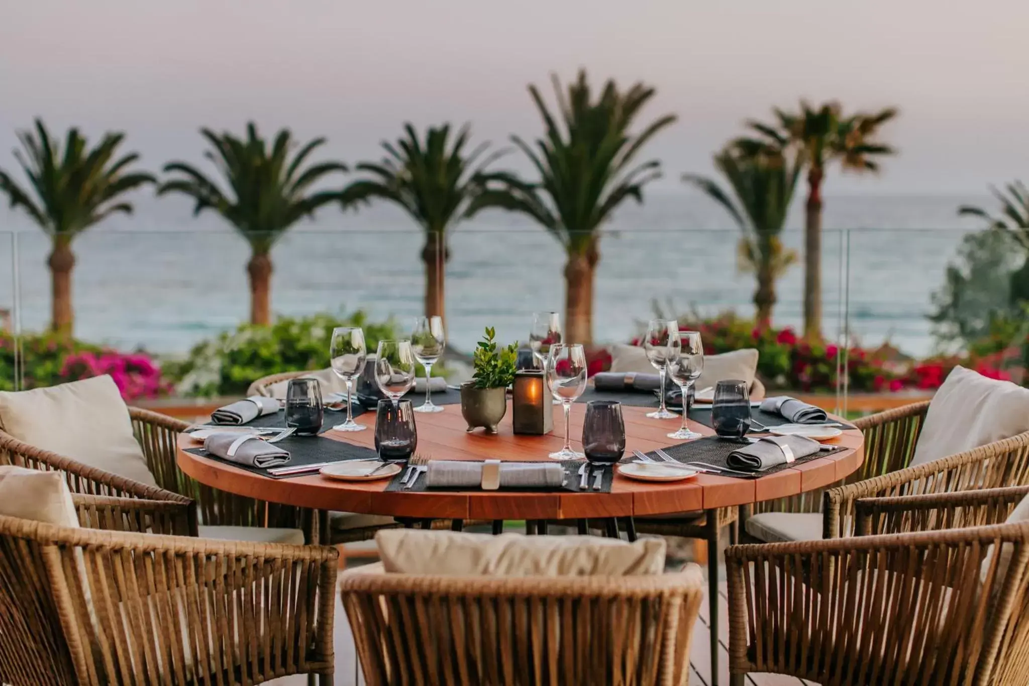 Restaurant/Places to Eat in Alion Beach Hotel