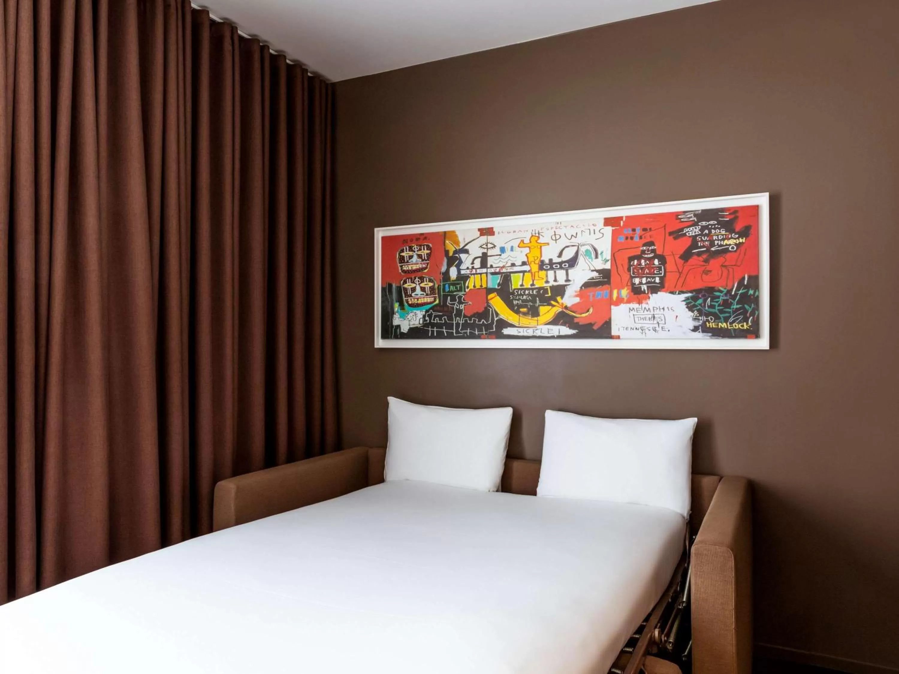 Photo of the whole room, Bed in Adagio Serris Val d Europe